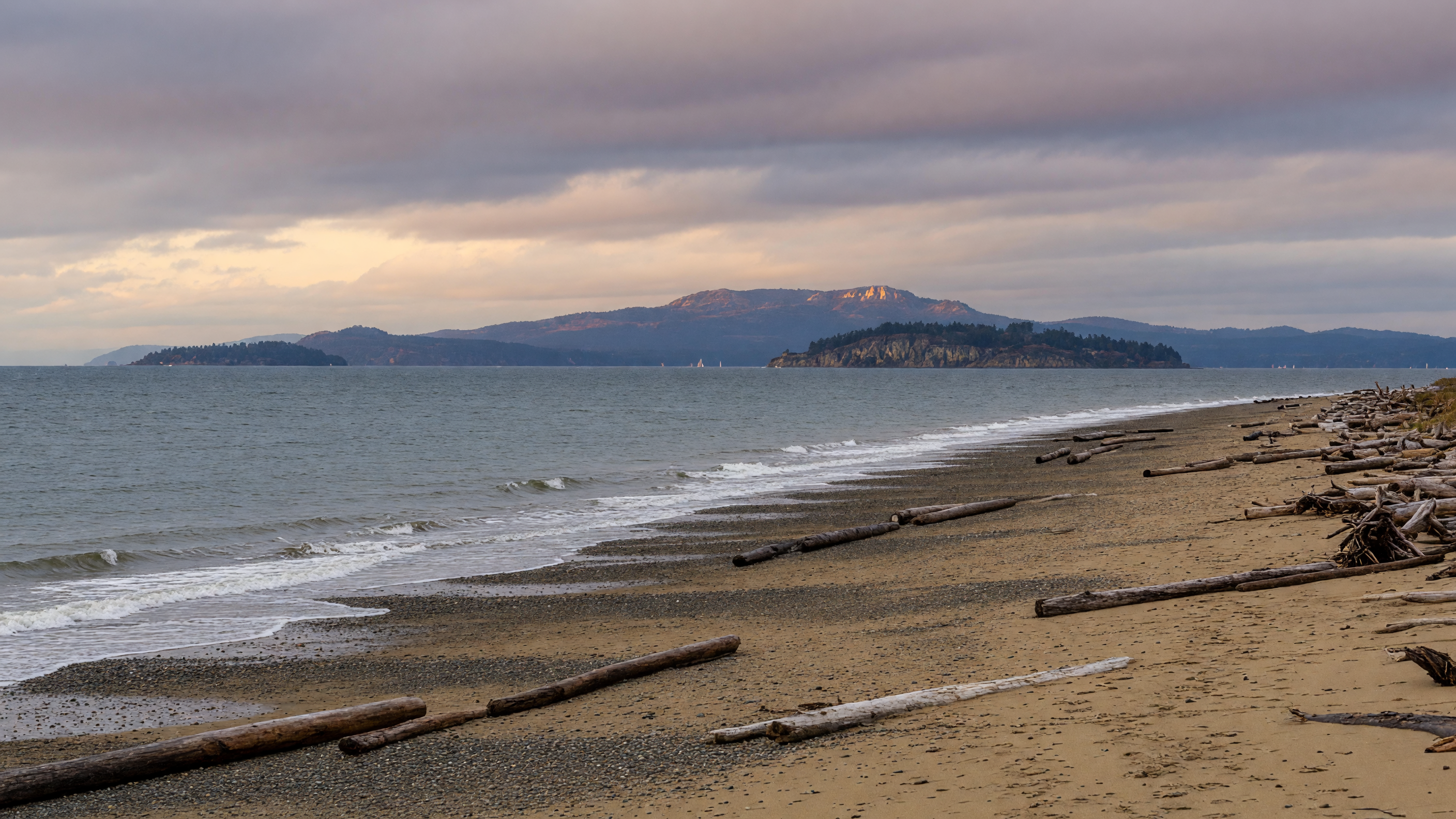 Dallas Road waterfront trail with views of the Olympic Mountains