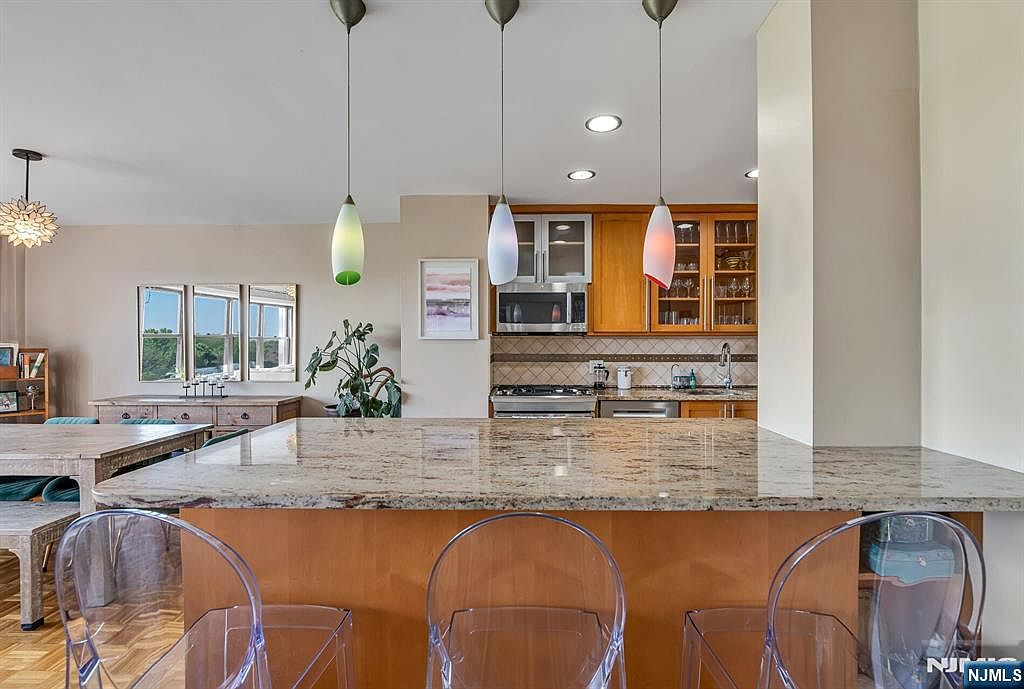 Kitchen granite breakfast bar