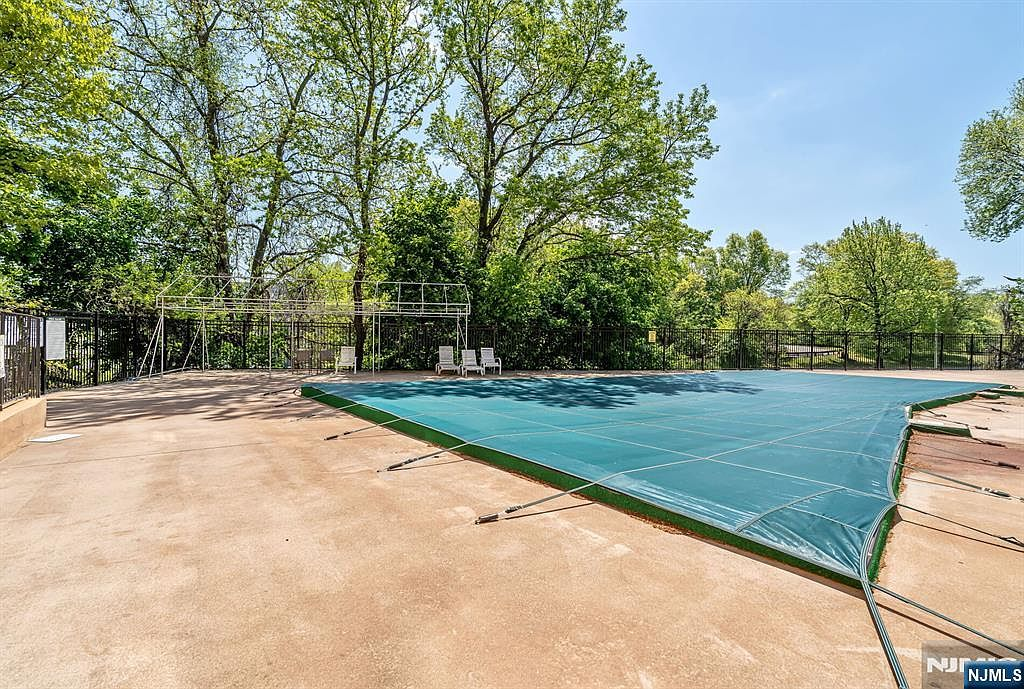 Park Hill Terrace outdoor pool and deck area