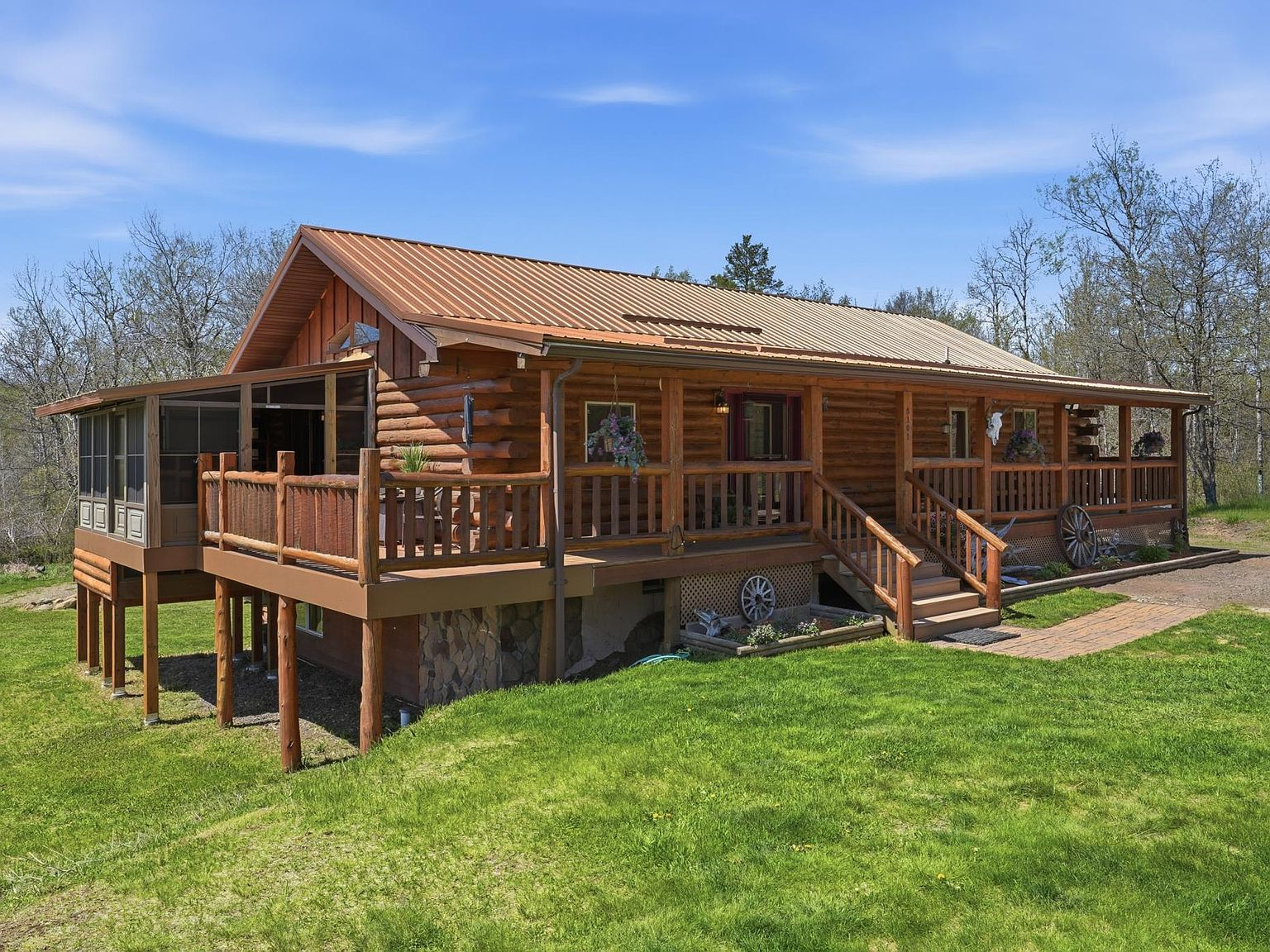 Front facade of the log cabin with elevated deck