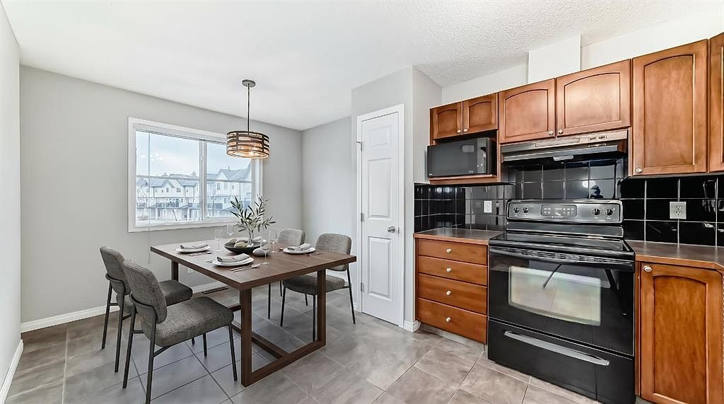 Kitchen dining combo