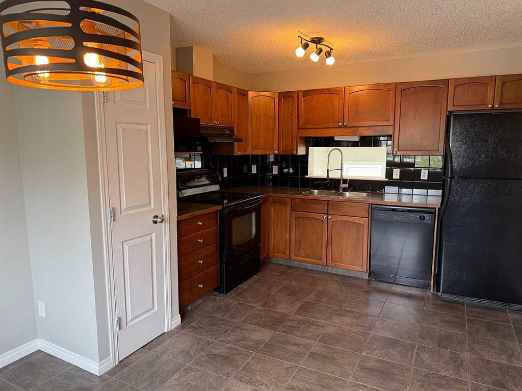 Kitchen wide angle