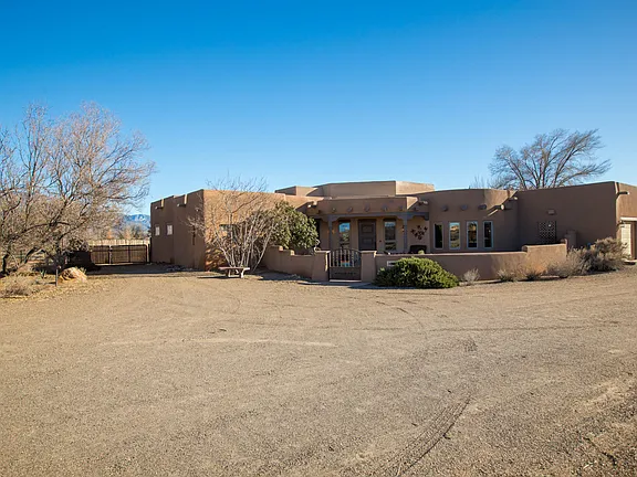 Beautiful southwestern adobe-style home in Albuquerque NM with desert landscaping - successfully sold by Realtor Nysha Lynn Livingston