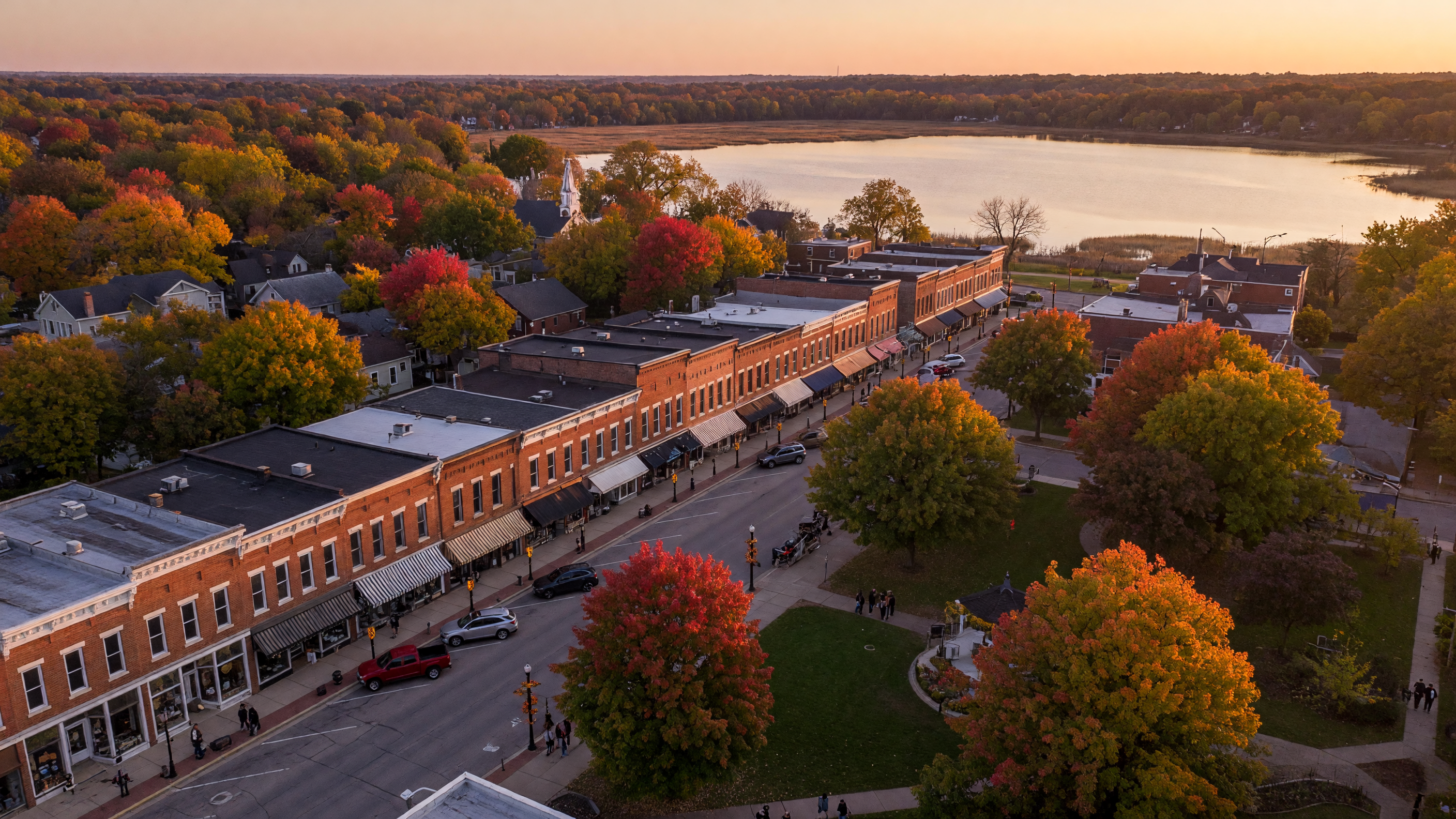 Teaser graphic for Best Neighborhoods in Fenton, MI: A Local Agent's Guide