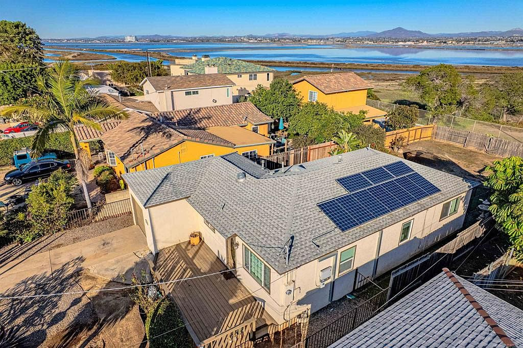 Aerial view of 425 8th St with bay views