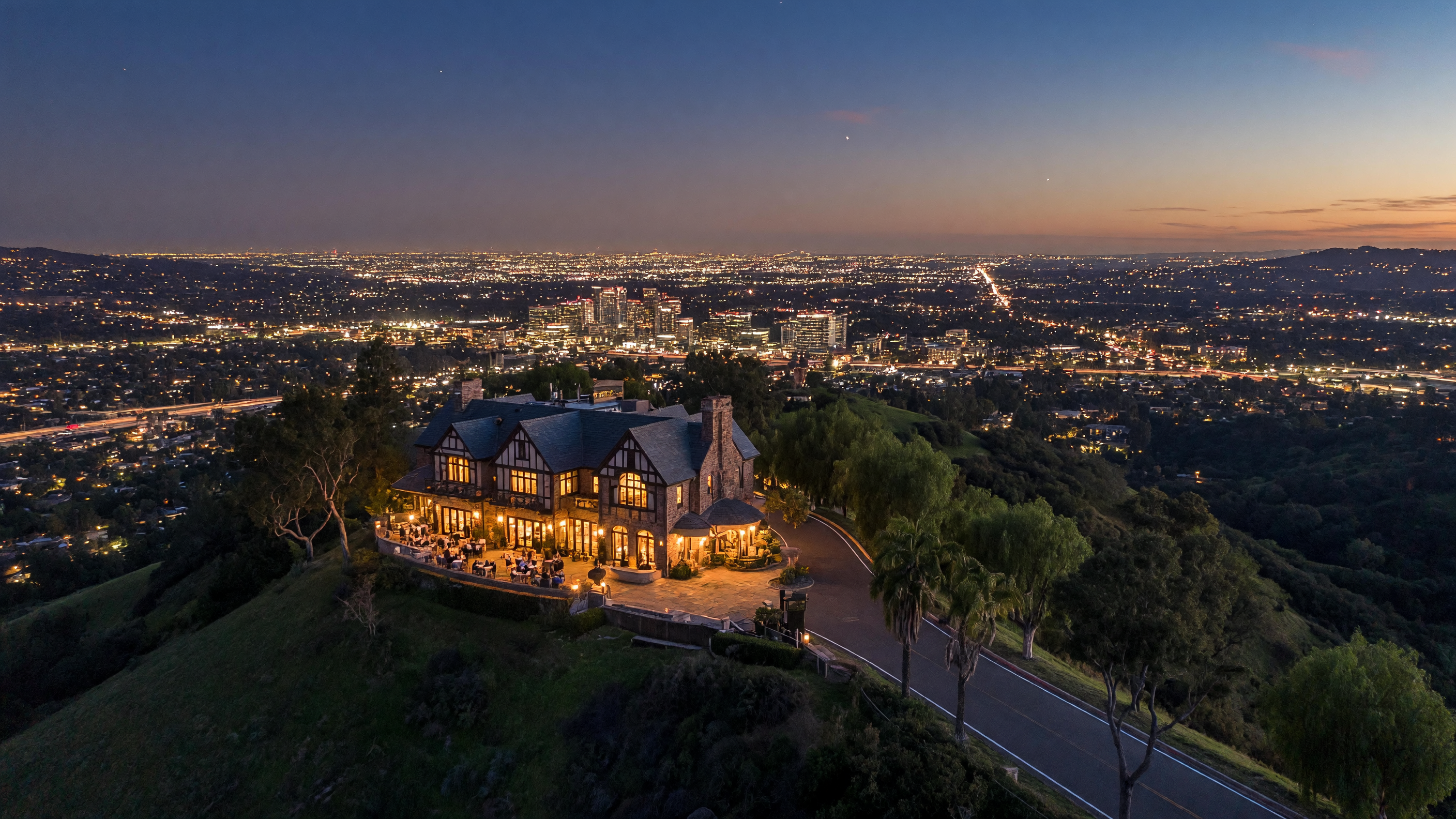 Summit House Restaurant - Fine Dining & Date Night spot in Fullerton