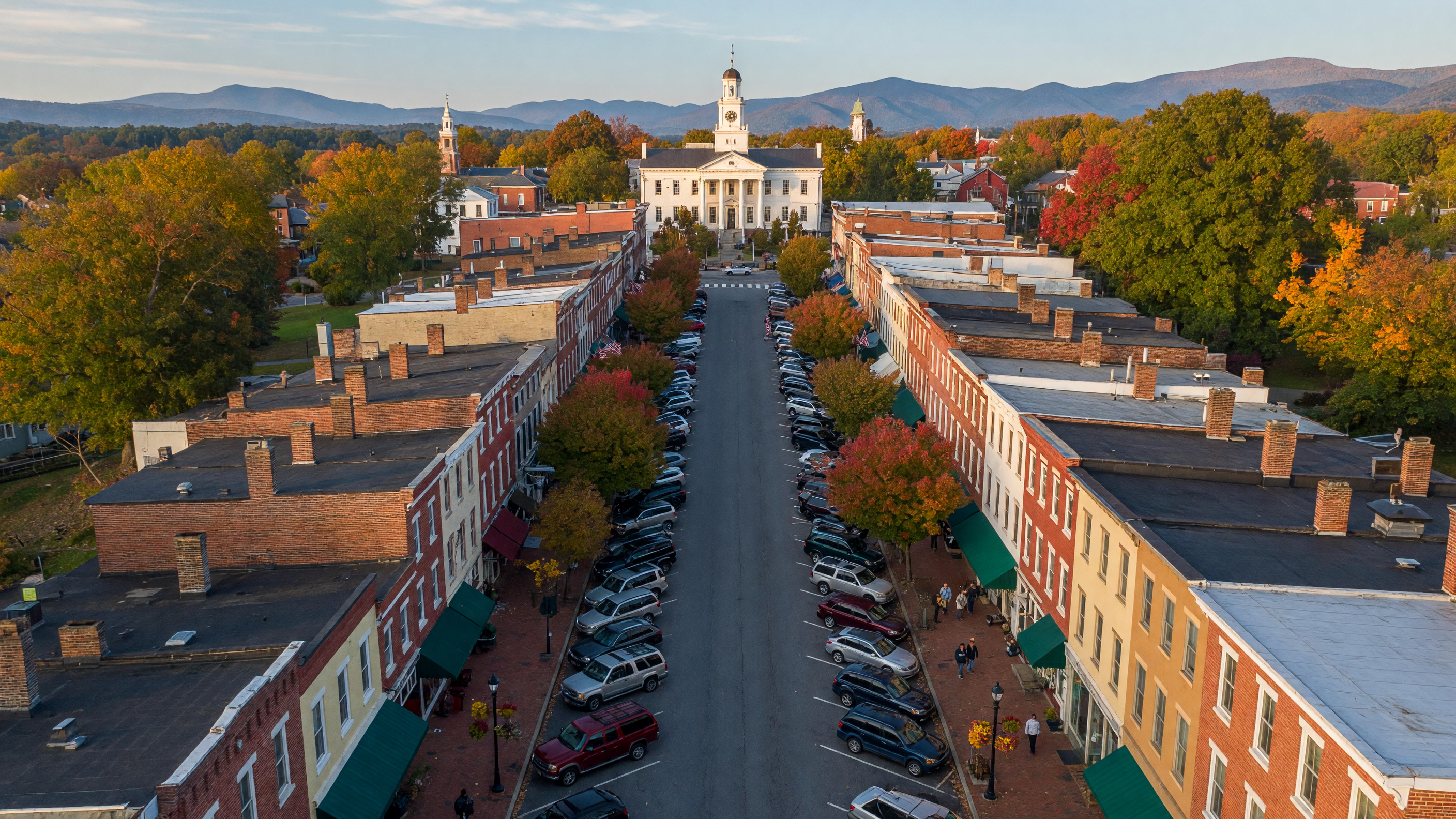 Living in Leesburg, VA: A Local Agent's Guide to Loudoun County's Charming Hub