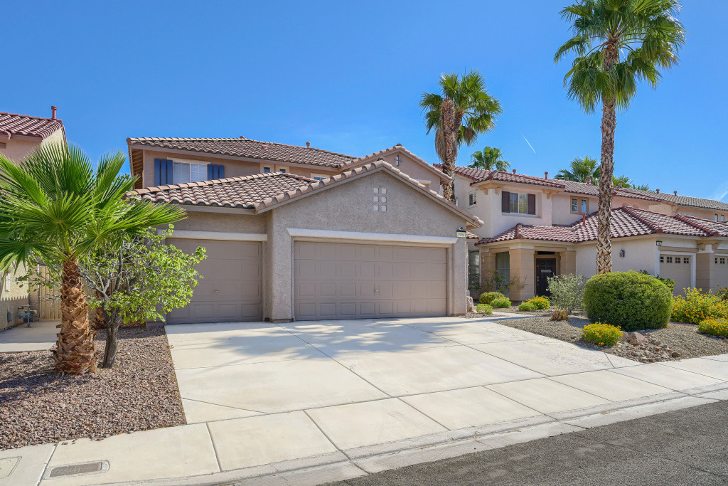 2984 Scenic Valley Way front exterior