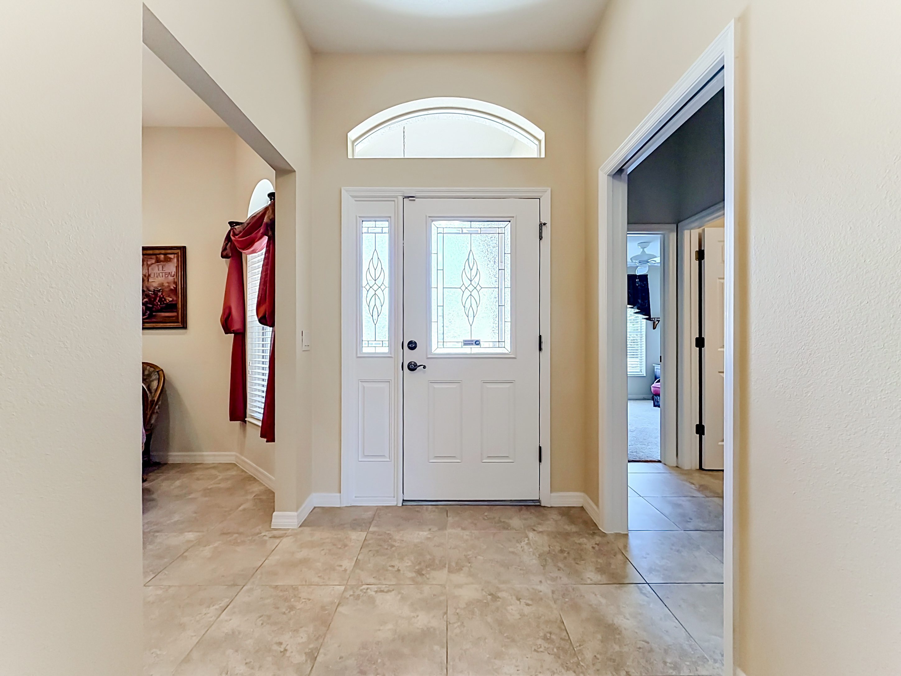 Foyer entryway with tile flooring and leaded glass front door