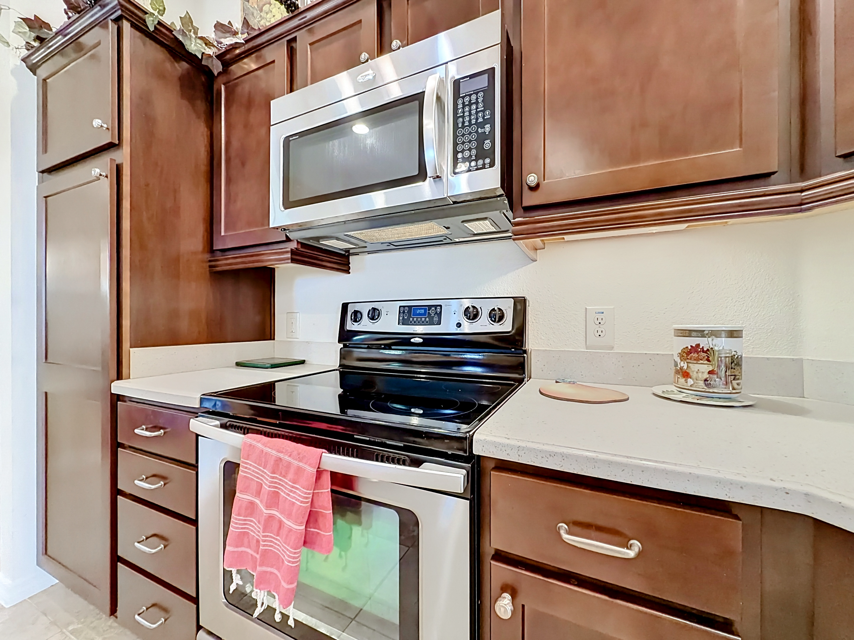 Kitchen close-up of stove area with overhead cabinets