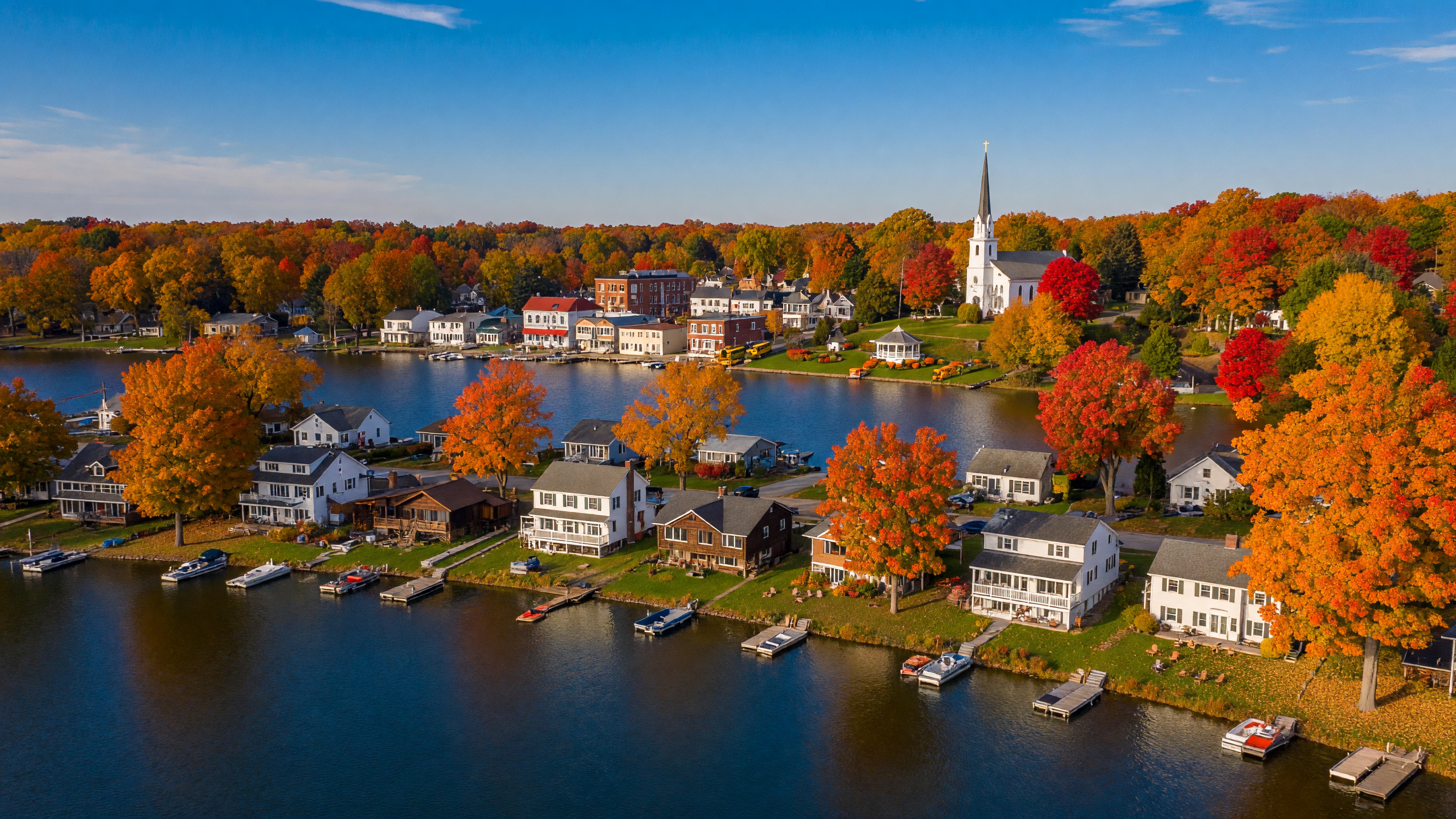 Holly and Fenton: Lake Country Living in Genesee and Oakland Counties