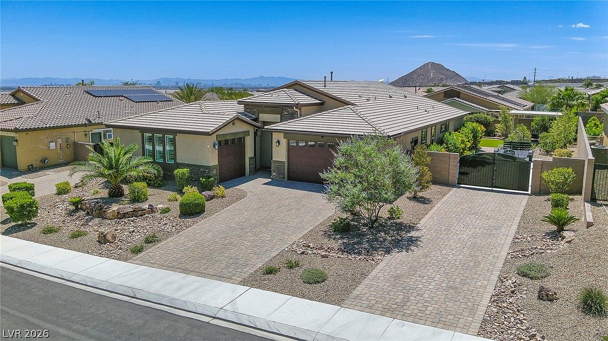 10425 Amulet Ridge Ct exterior facade