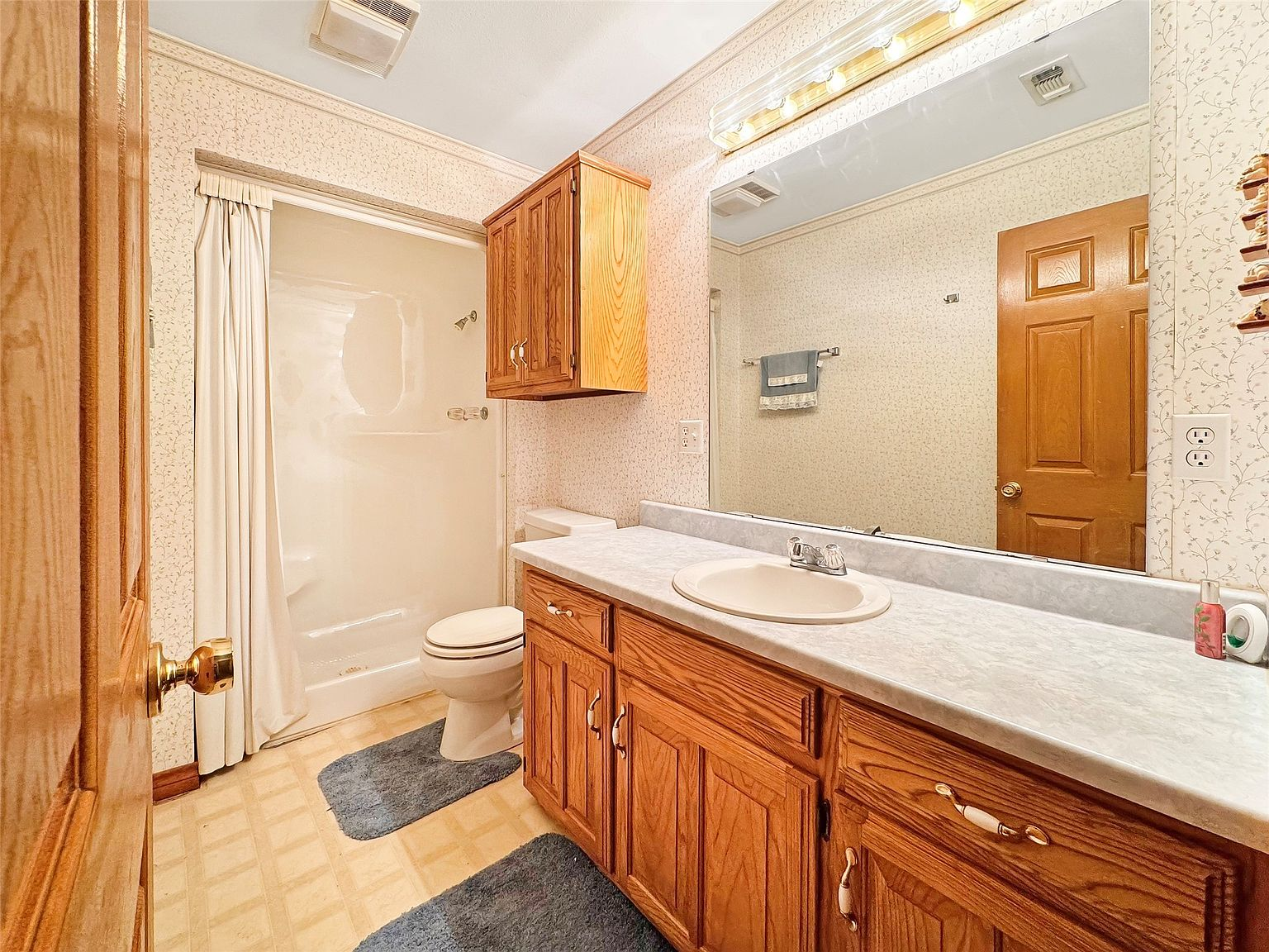 Bathroom with oak vanity