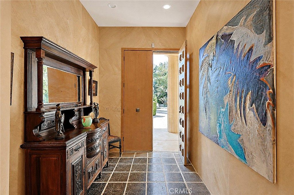 Foyer entryway with architectural detailing at 2021 W St