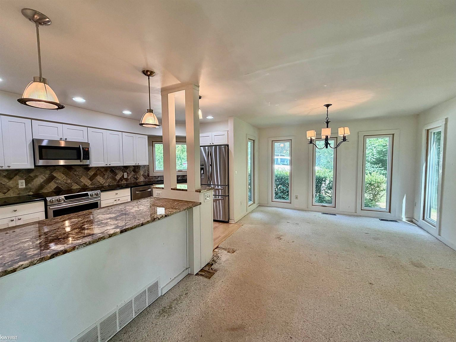 Open-concept kitchen and dining area with pendant lighting
