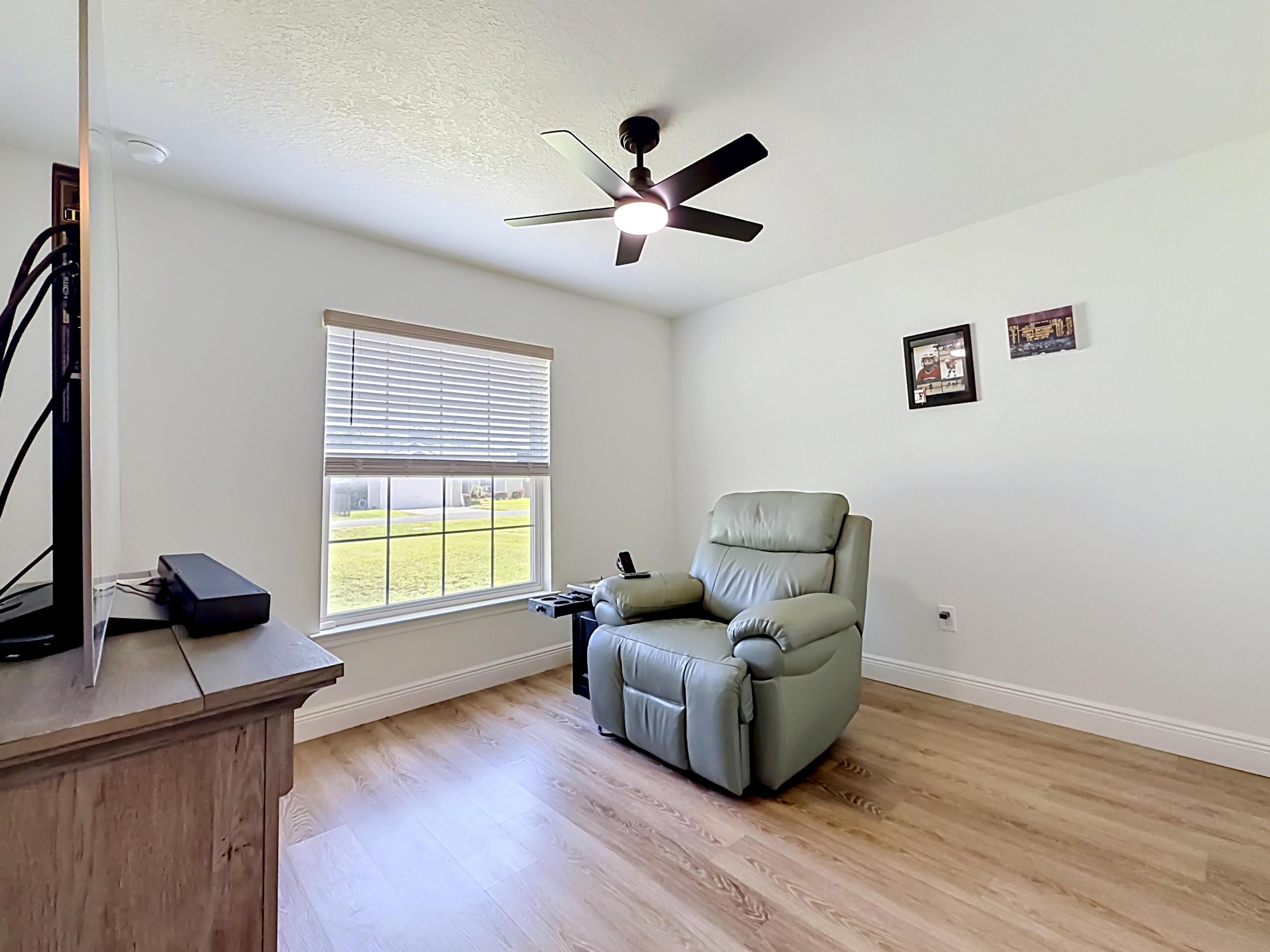 Secondary bedroom