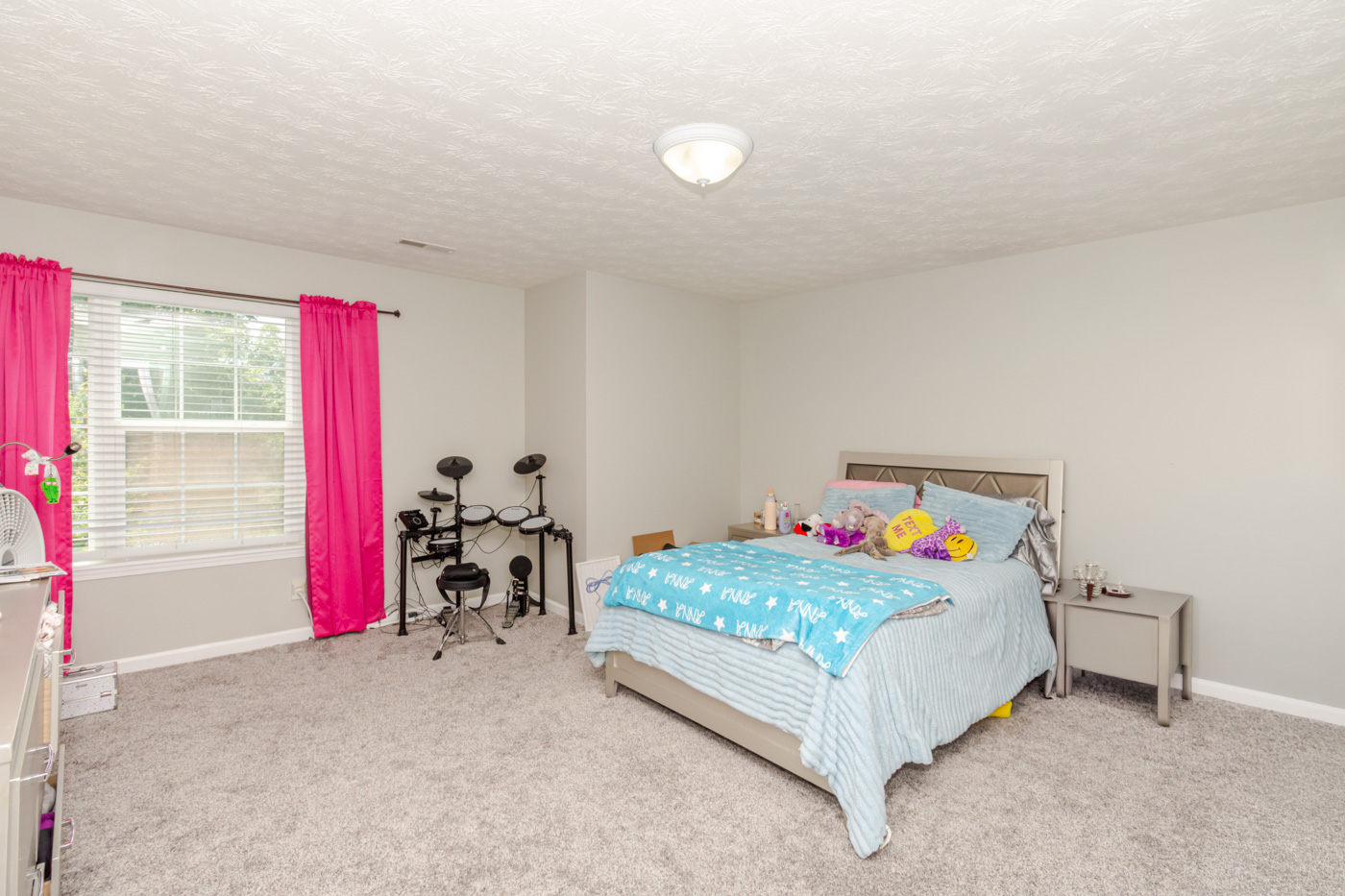Secondary bedroom with natural light