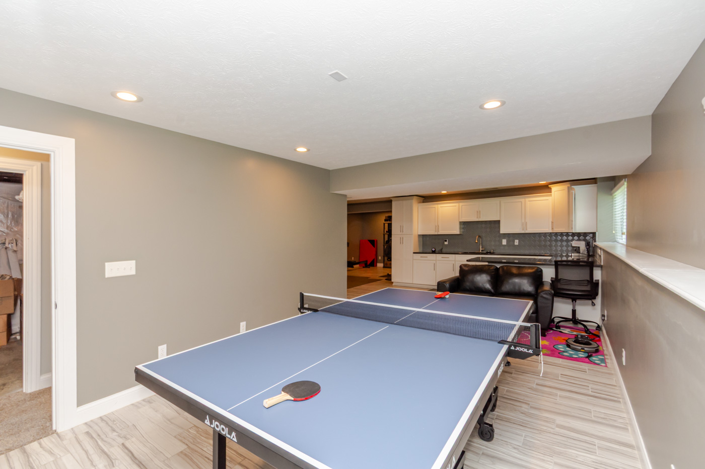 Finished basement recreation room