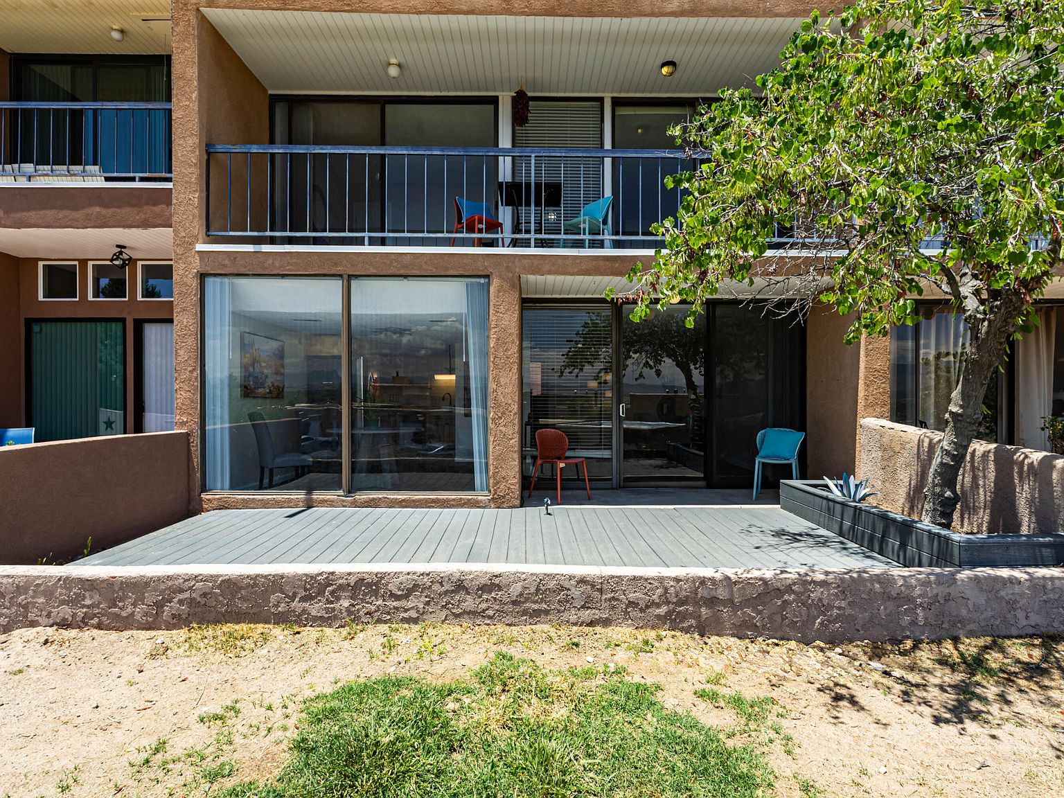 Multi-level townhouse patio and balcony
