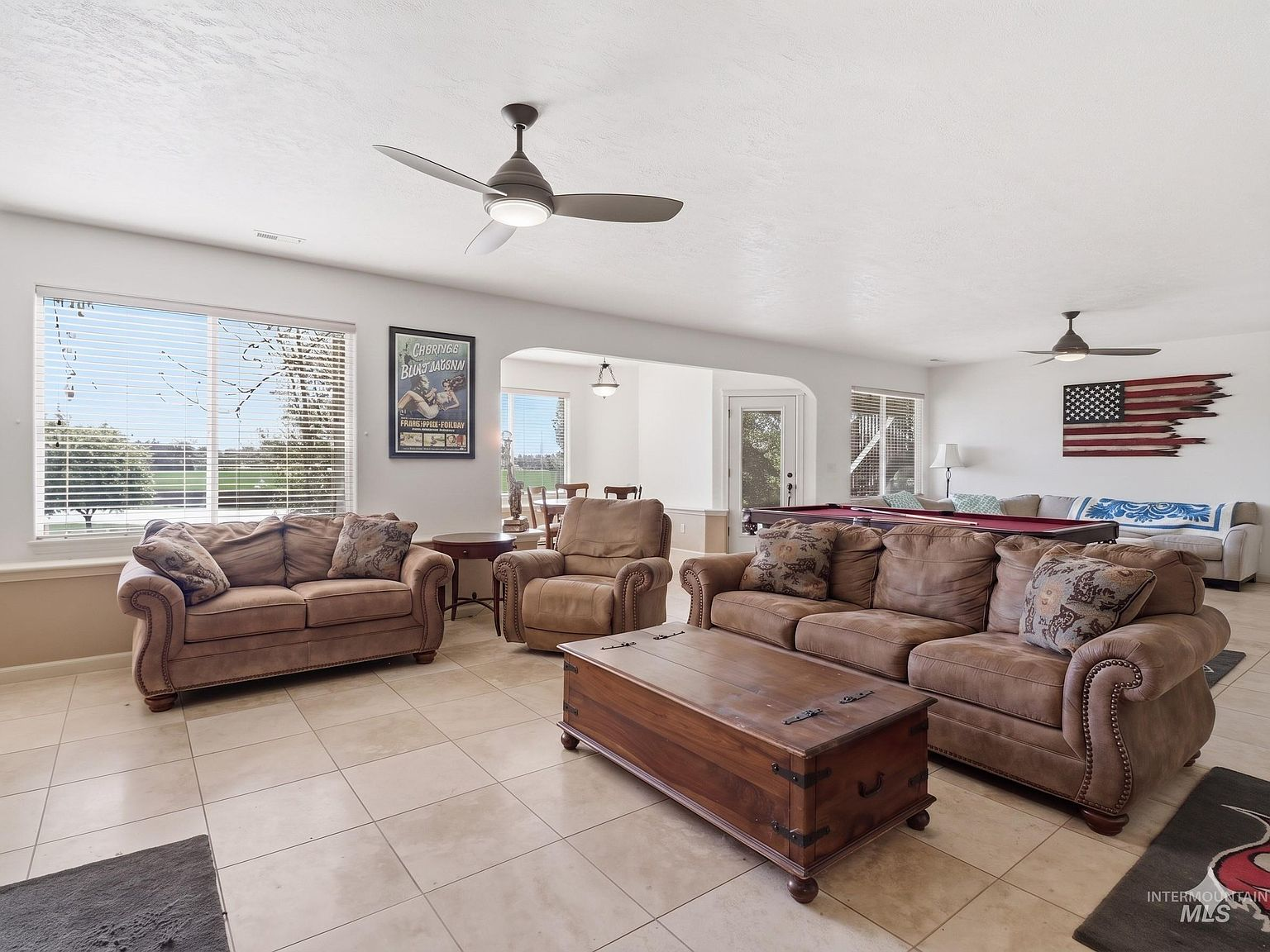 Recreation and family room with vaulted ceilings