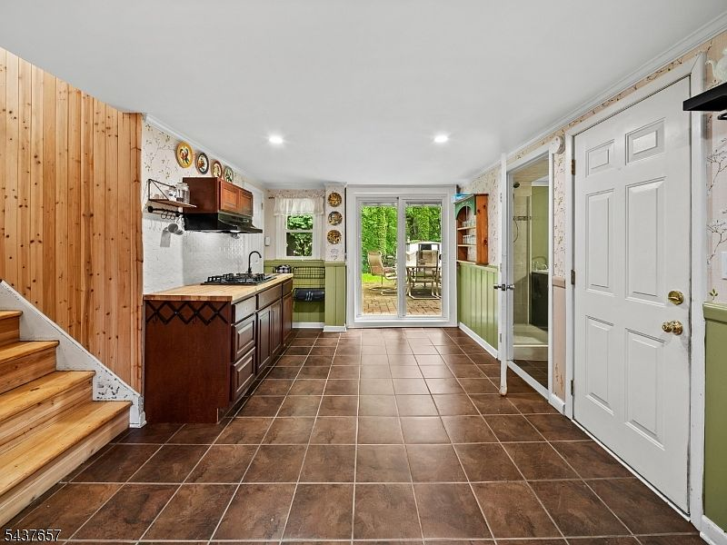 Lower-level bonus room with kitchenette area