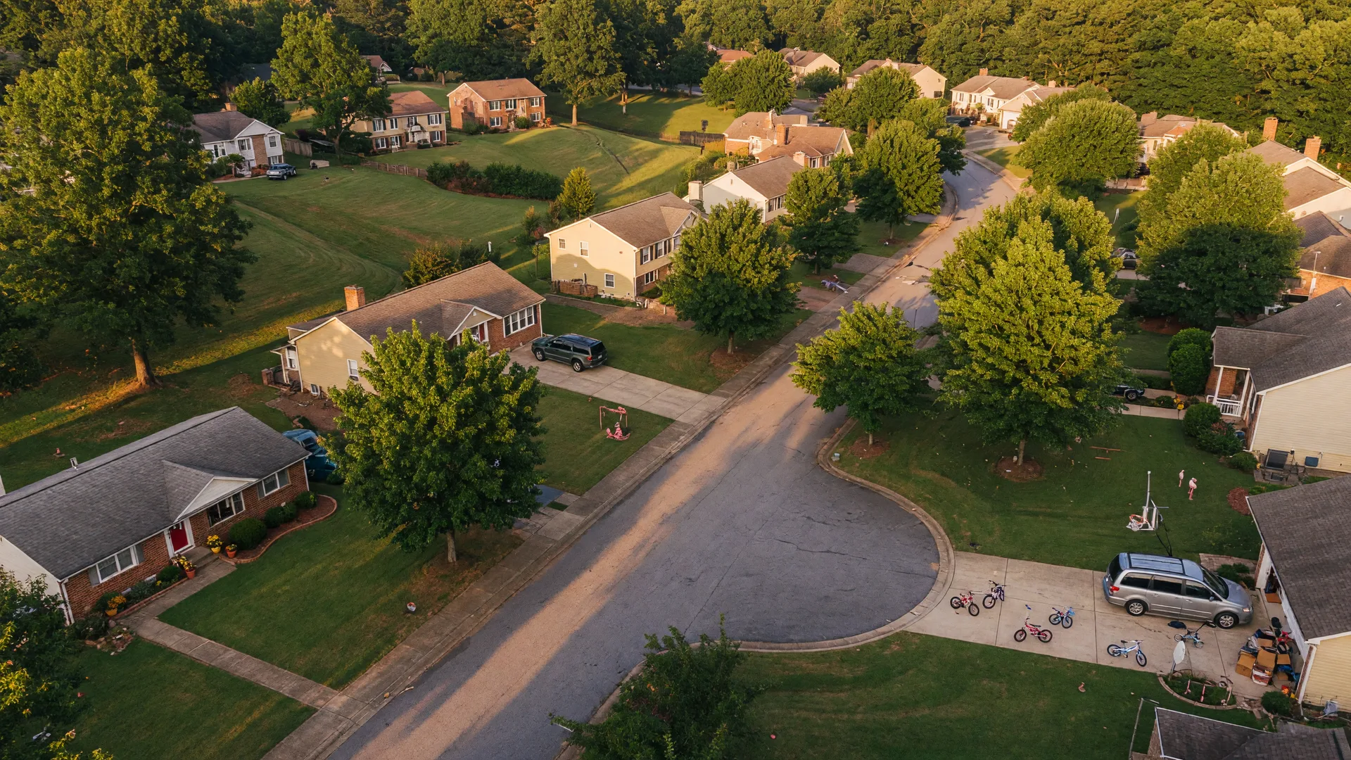 Tree-lined residential neighborhood in Lilburn, Georgia