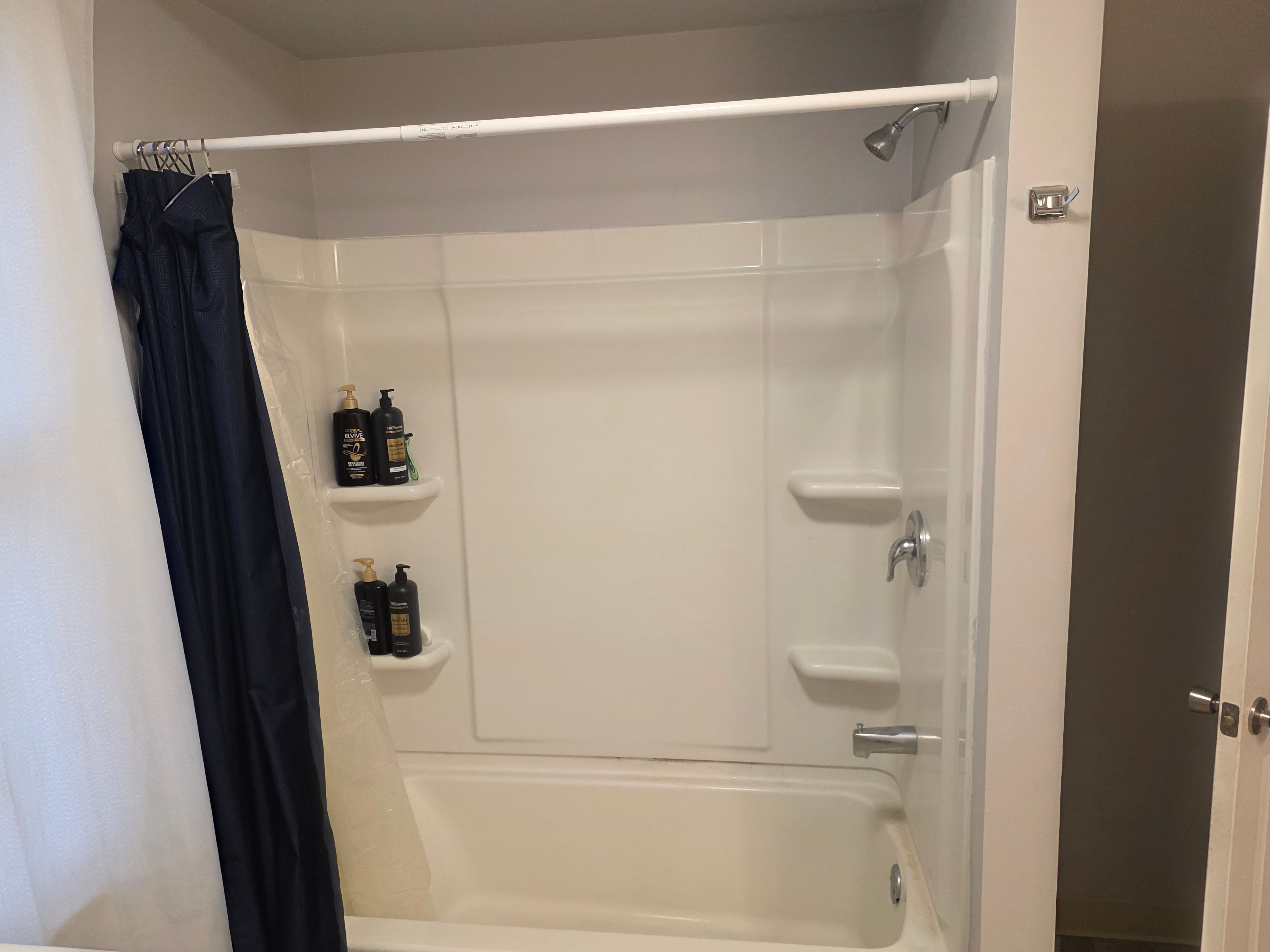 Bathroom with tub/shower combo and white surround