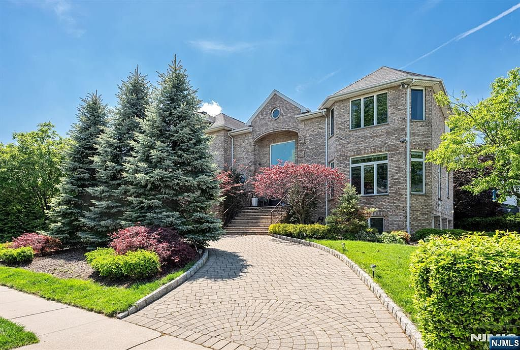 1115 Arcadian Way, Fort Lee, NJ — featured listing by Scott Selleck