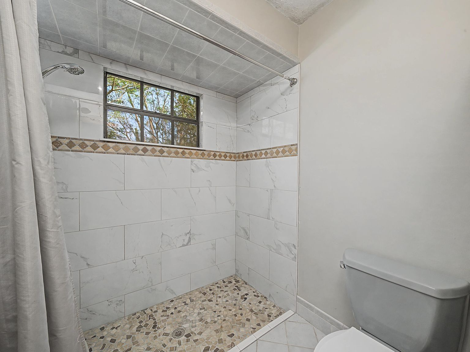 Walk-in shower with marble-look tile