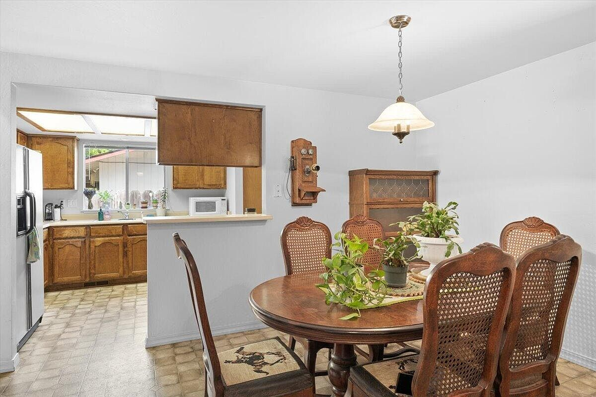 Dining room with kitchen pass-through