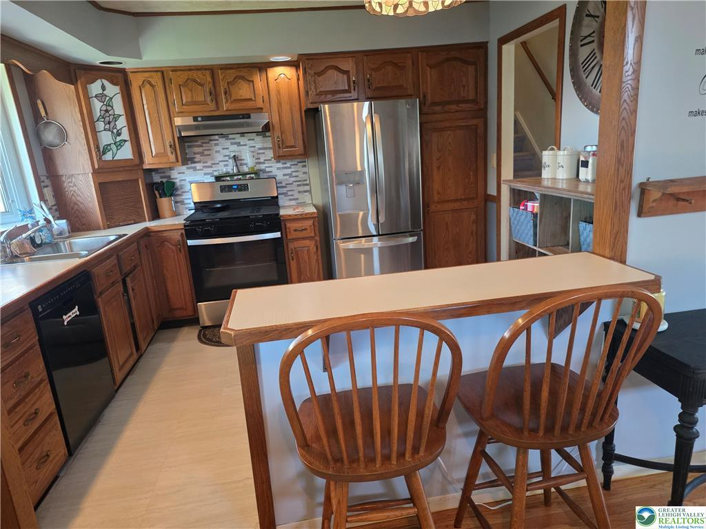 Kitchen breakfast bar workspace