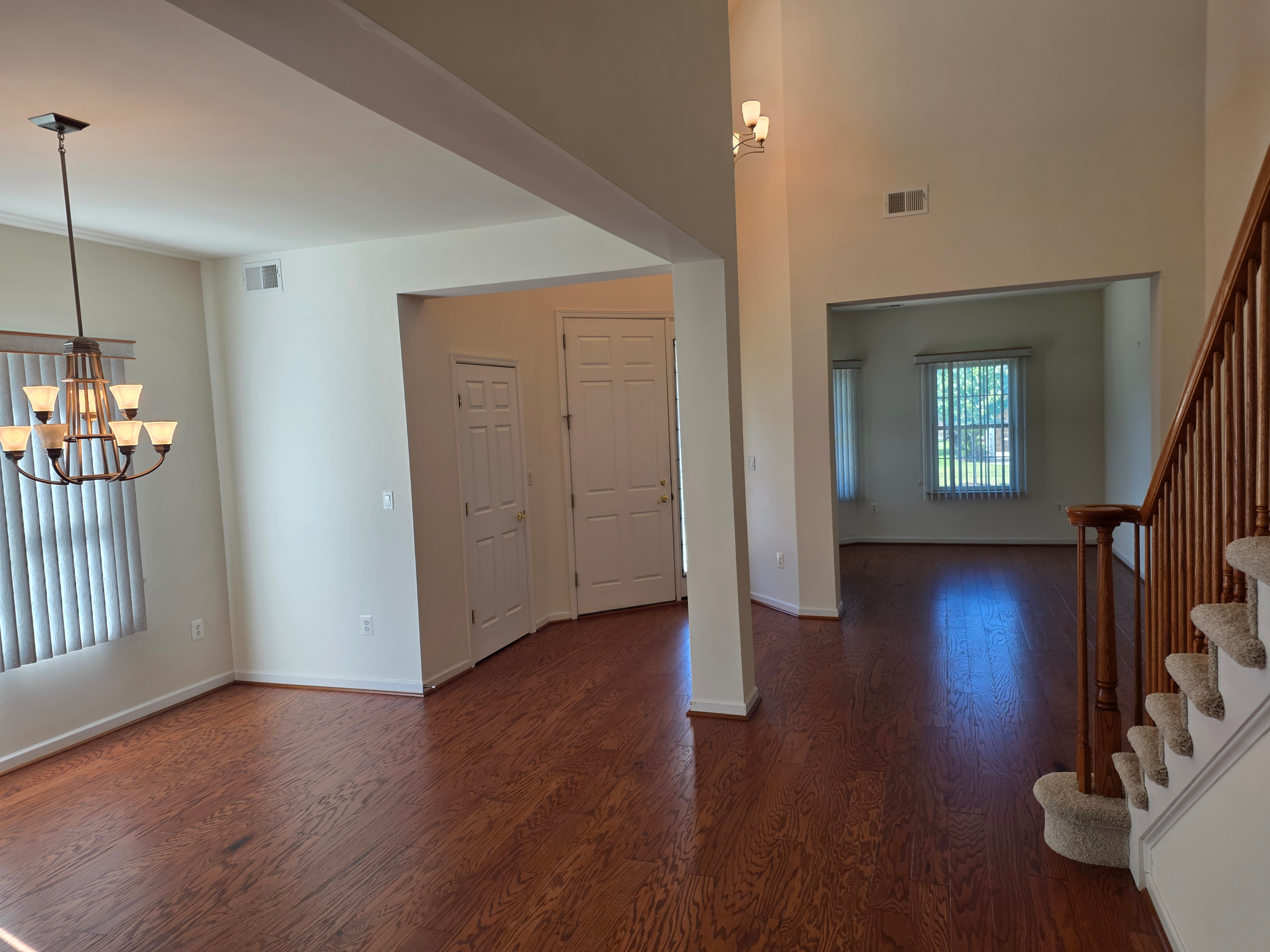 Open-concept entryway and dining area