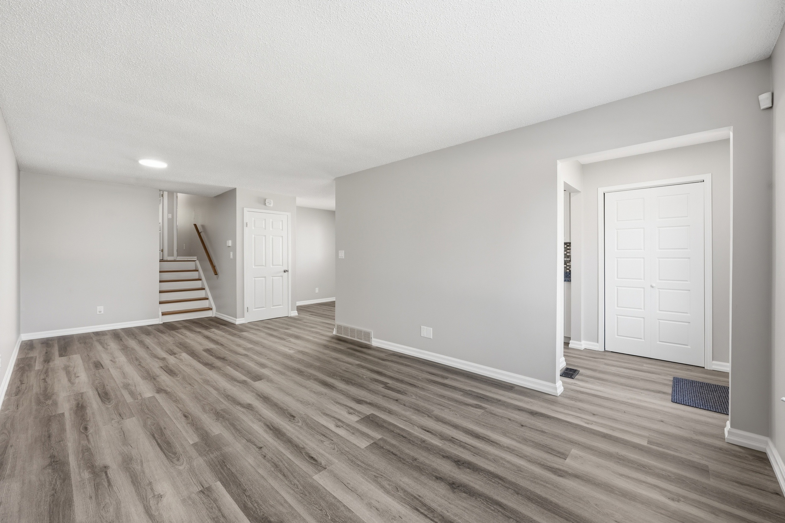 Multi-level vacant living area