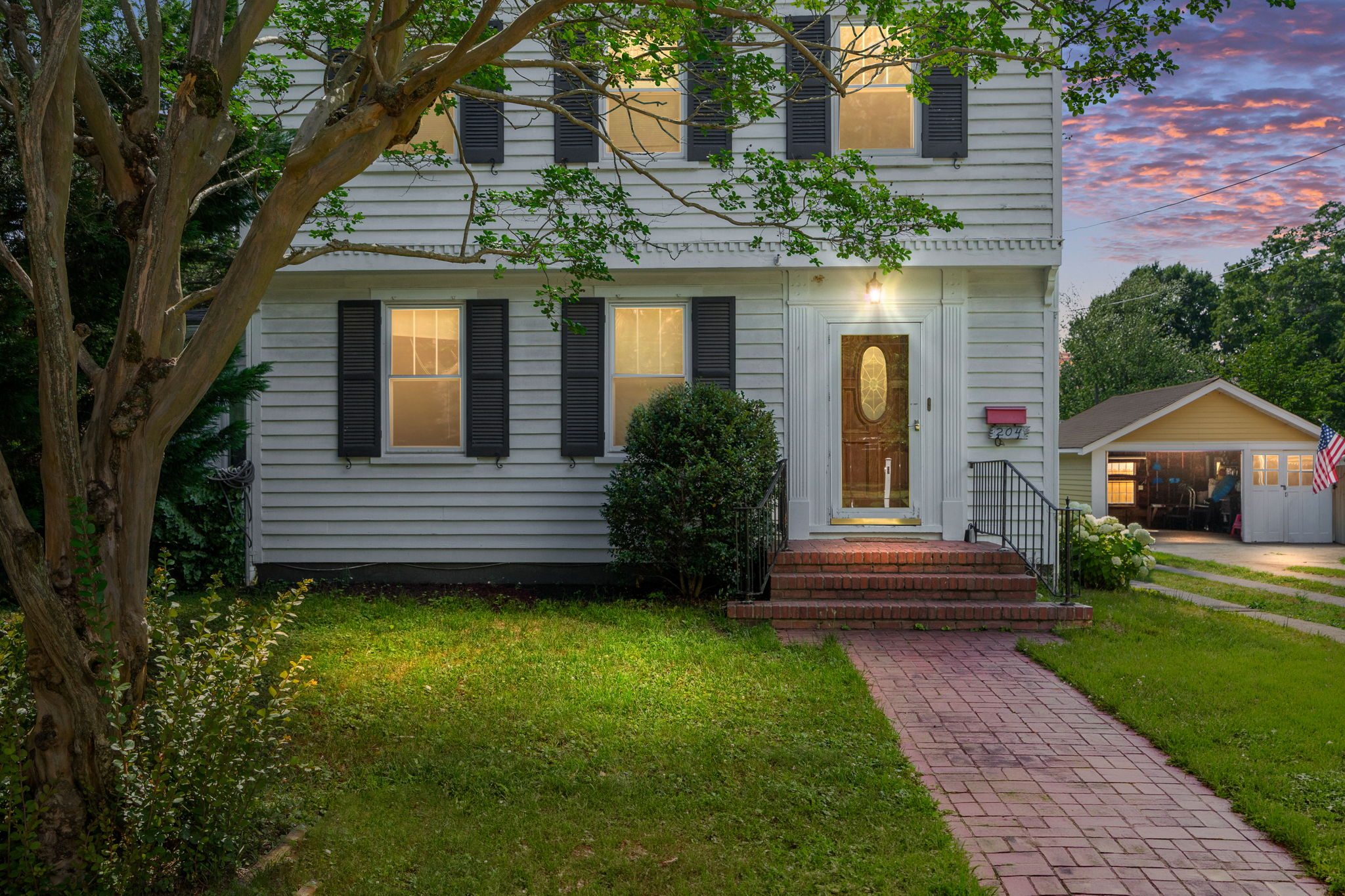Front facade of the 1950s colonial home in daylight