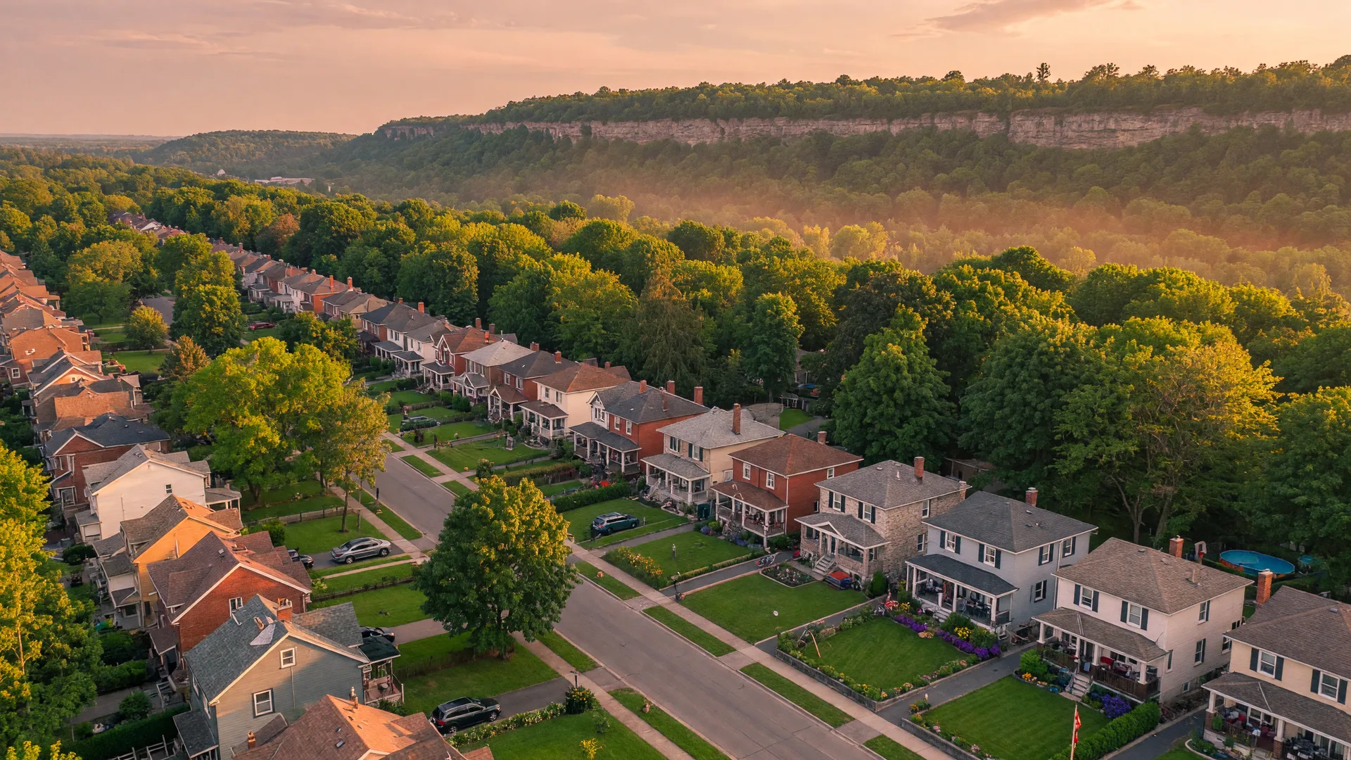 Hamilton Mountain neighbourhood with tree-lined streets and escarpment views
