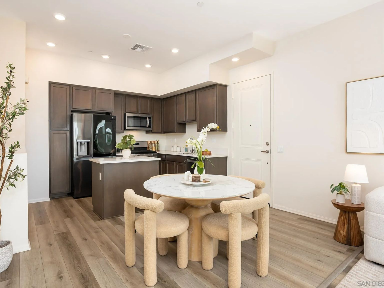 Kitchen and dining area open concept