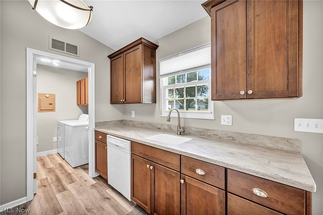 Combined kitchen and mudroom utility area