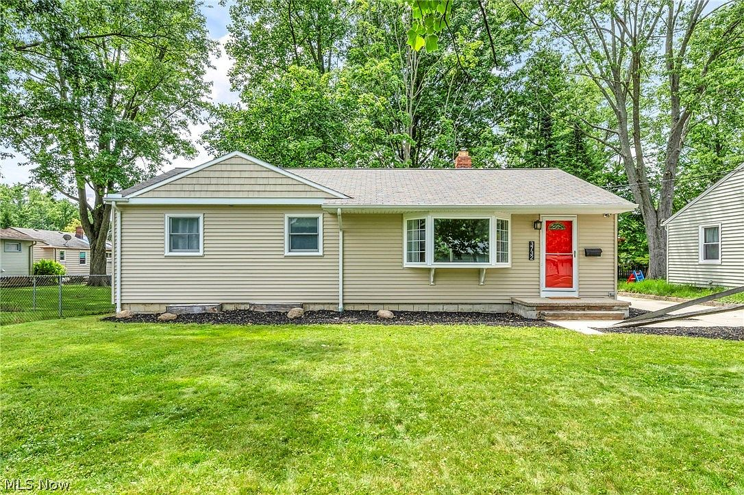 3732 W 232nd St, North Olmsted OH - video walkthrough