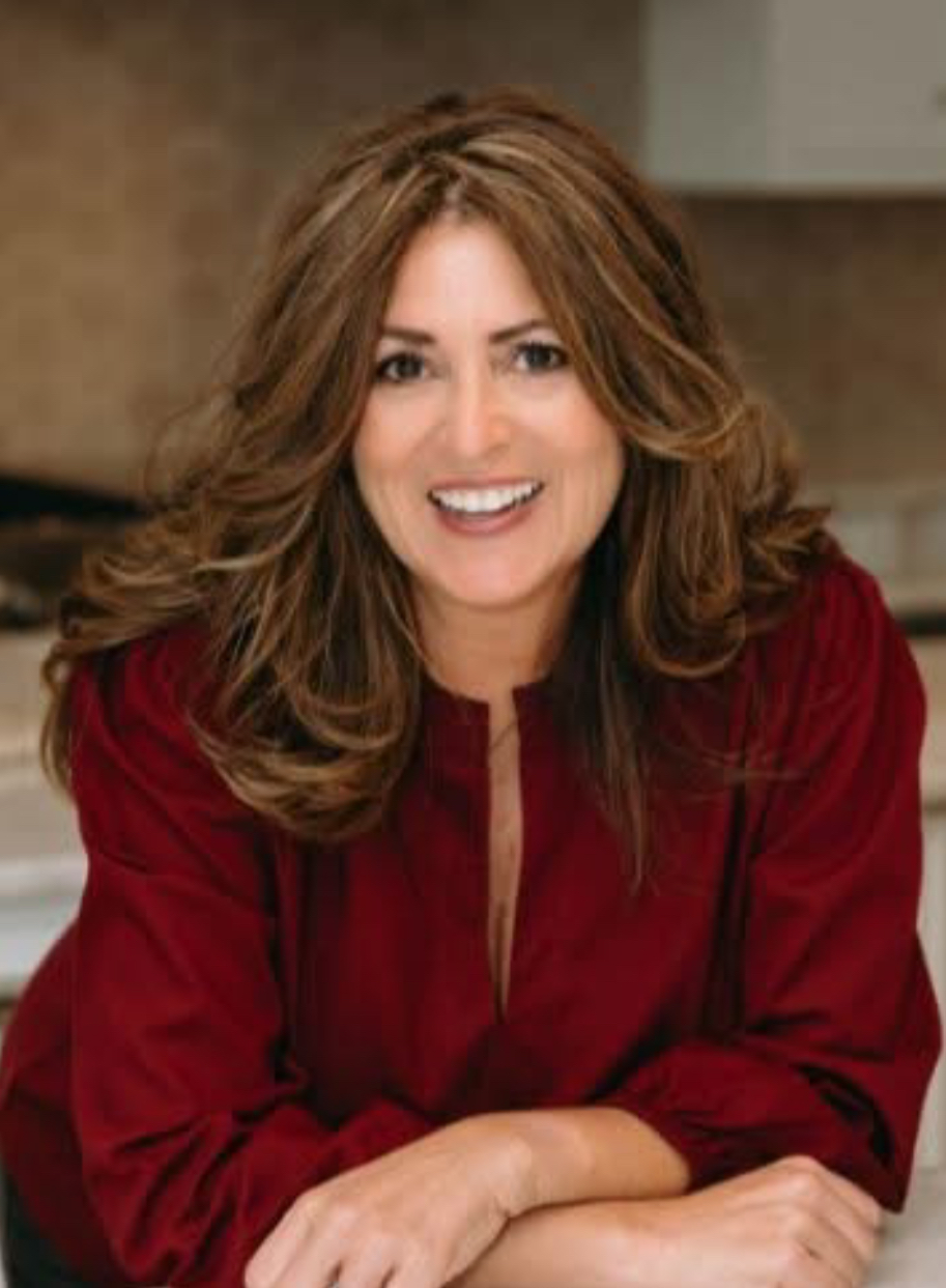 Professional headshot of Larissa Locke, Expert Real Estate Advisor