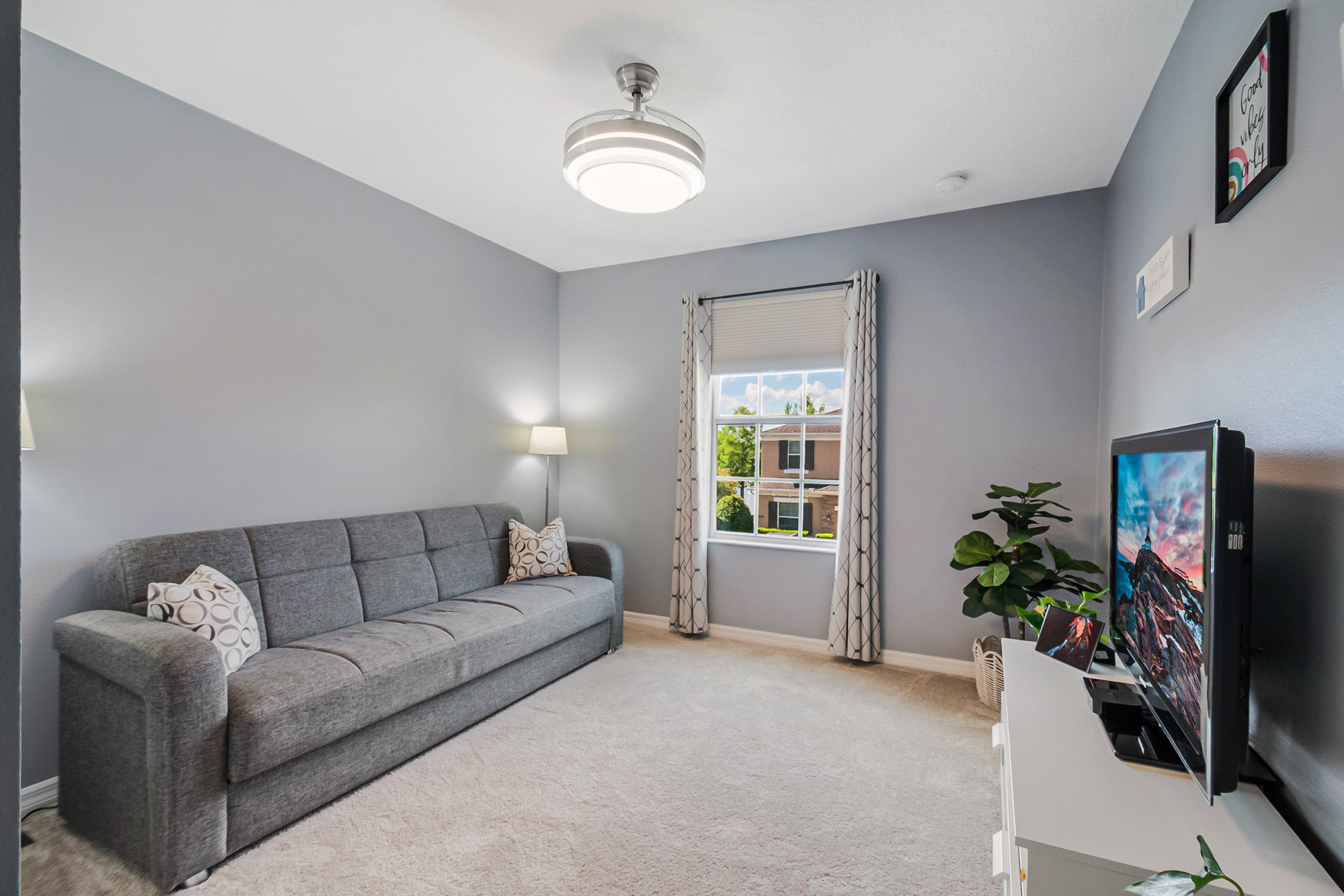 Secondary bedroom with gray walls and natural daylight