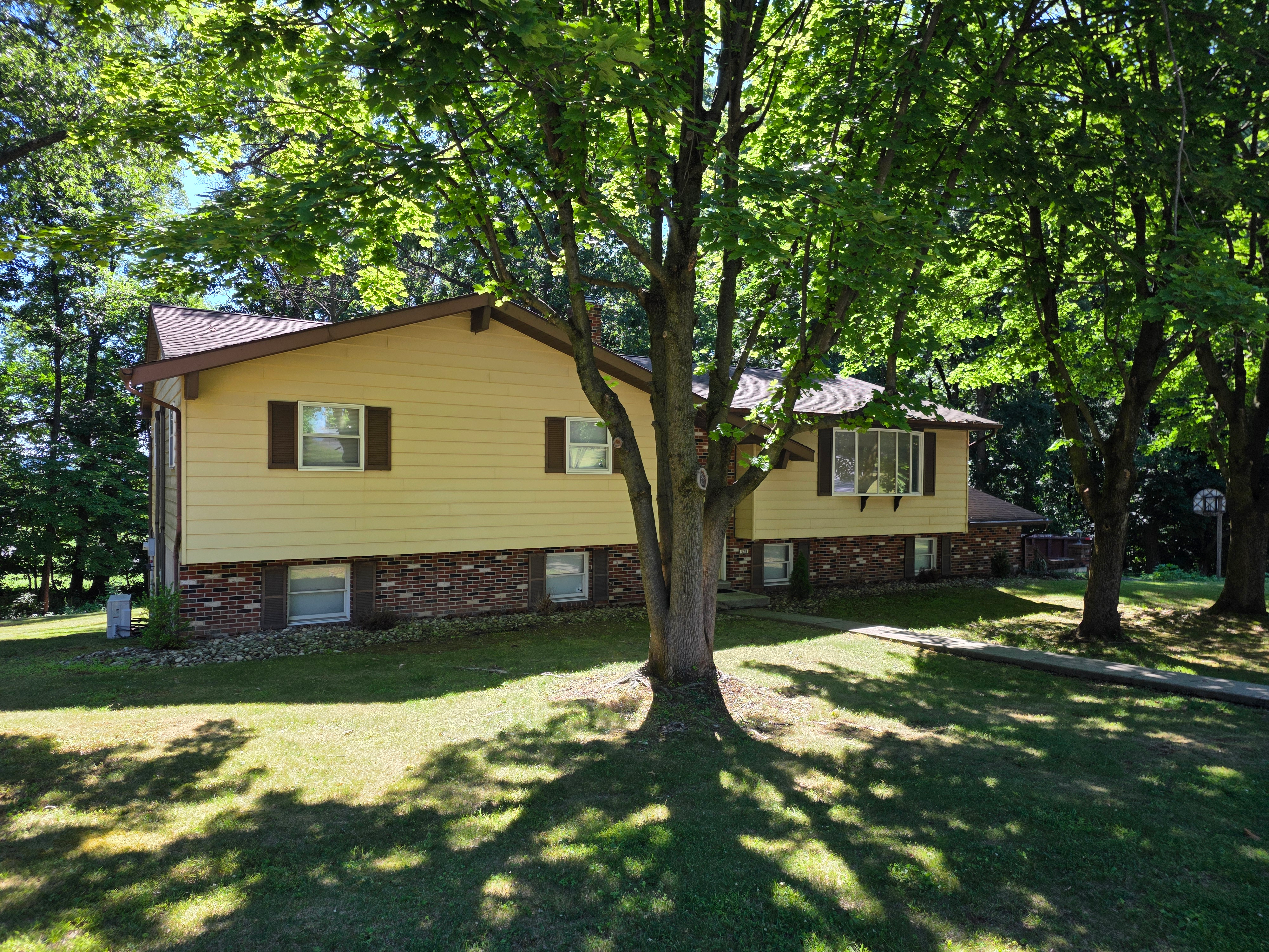 528 Rosewood Dr, Northampton PA 18067 — bi-level home on a wooded lot in Oakdale Manor, Lehigh Township