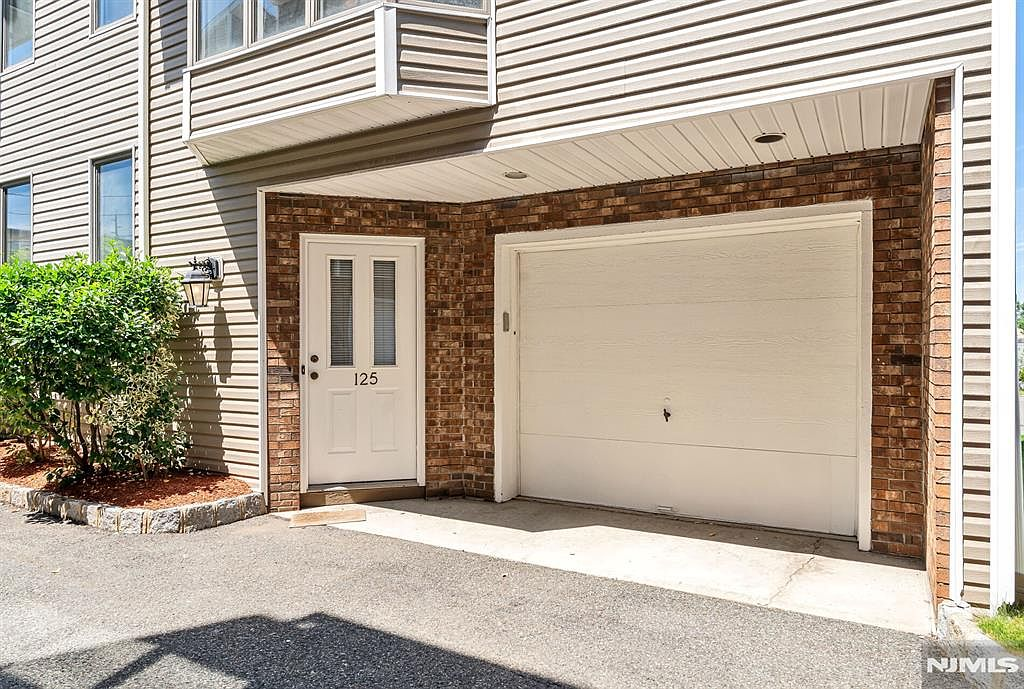 Ground level entry and single-car garage