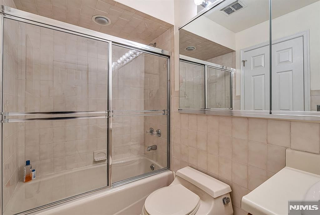 Second full bathroom with tub