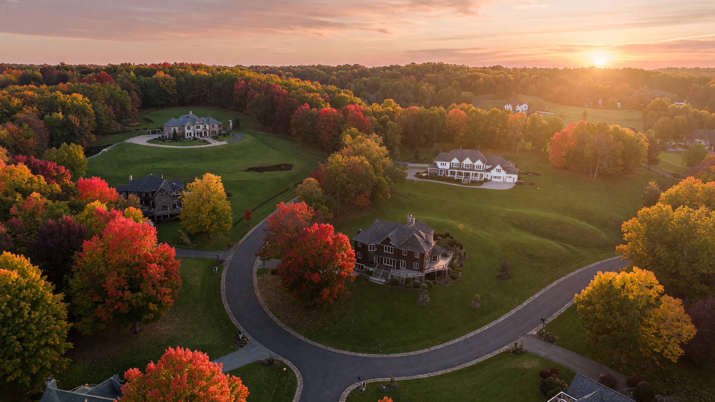 Wooded one-acre homesites at Oaks of Tyrone in Tyrone Township Michigan