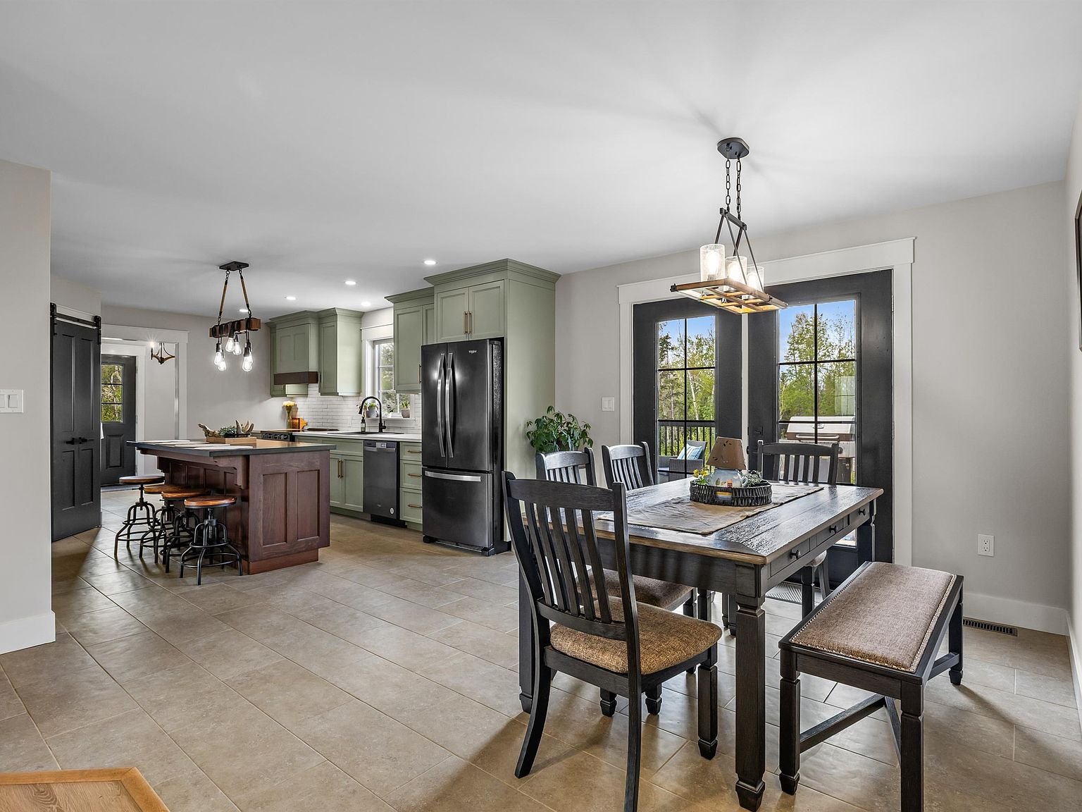 Kitchen dining
