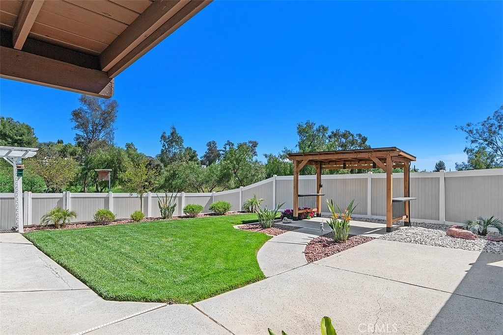 Outdoor cabana and grill station