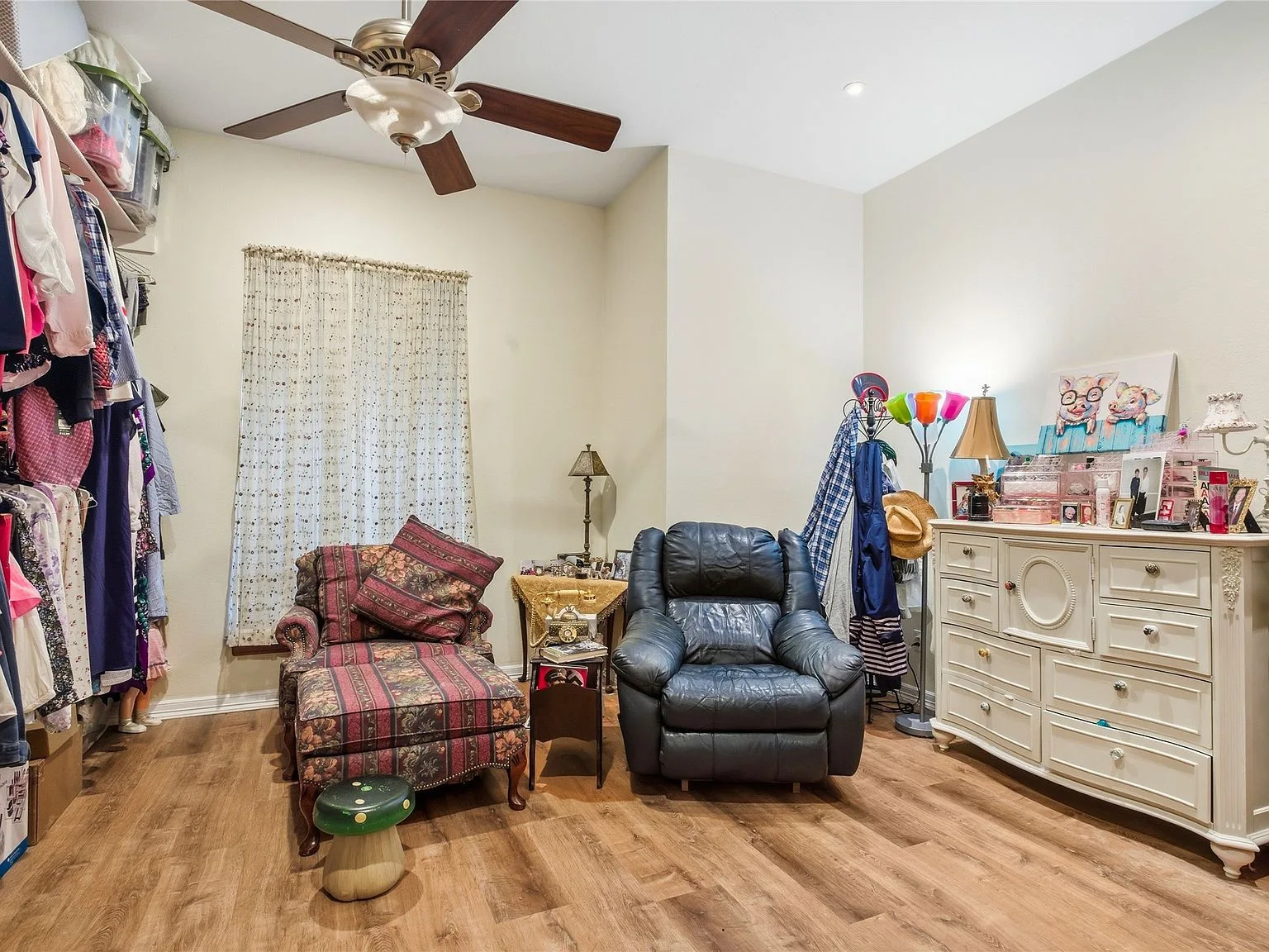 Secondary bedroom or flex room