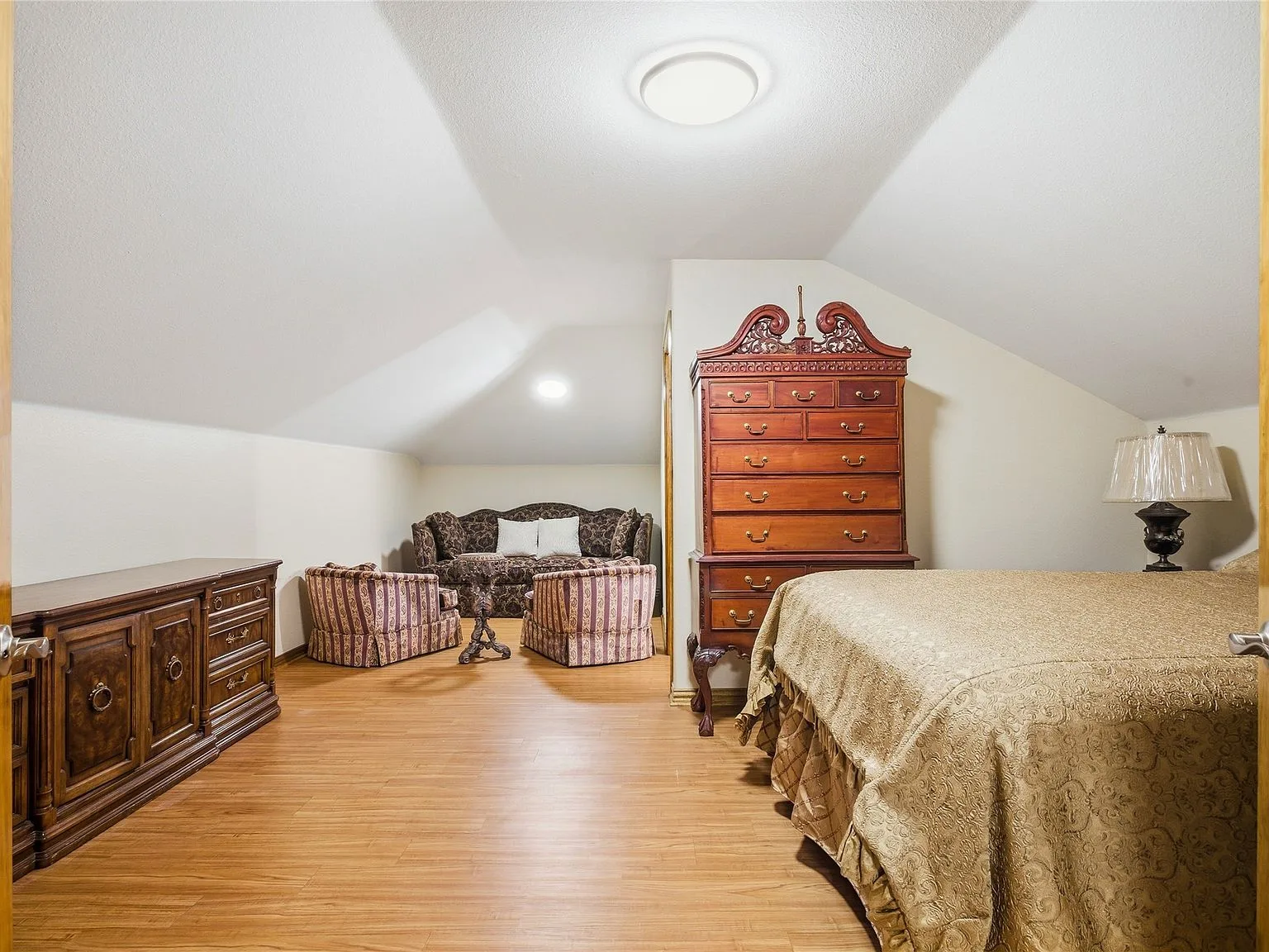Upper level bedroom with vaulted ceiling