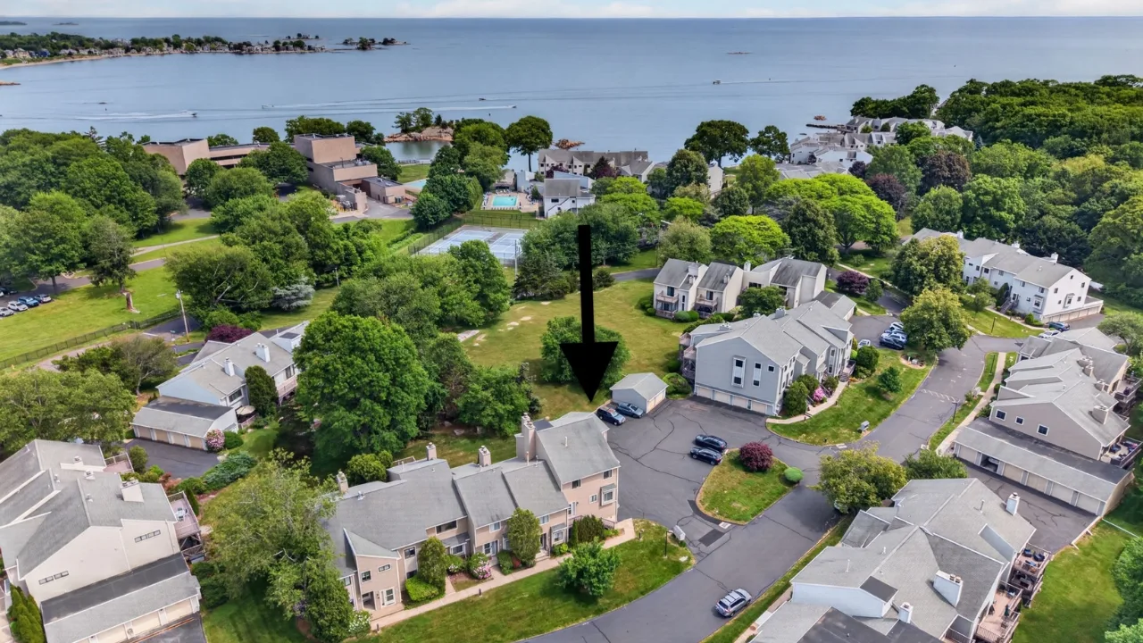 Branford neighborhood — Coastal charm, village atmosphere