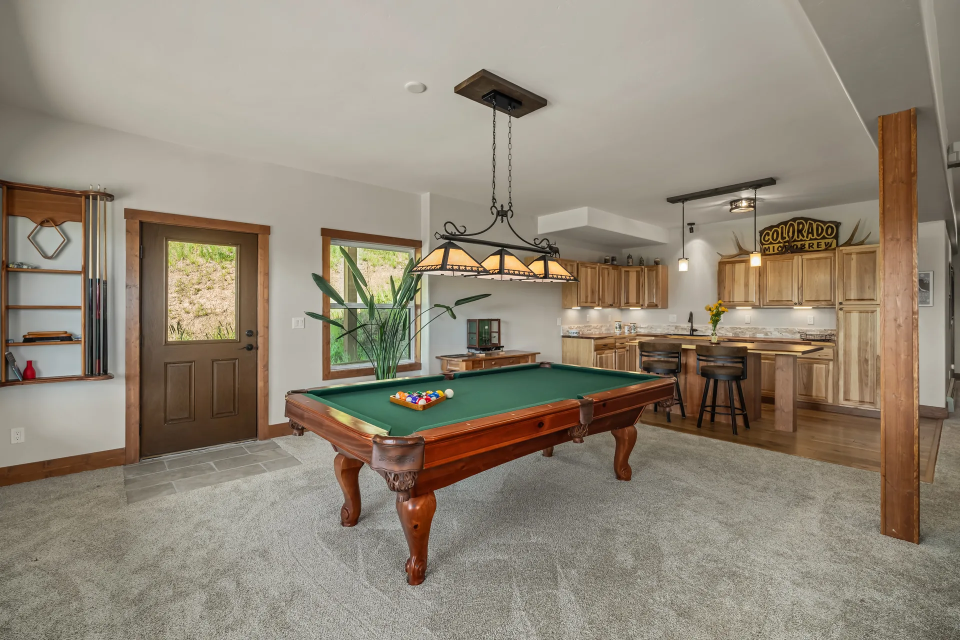 Recreation room with billiard table